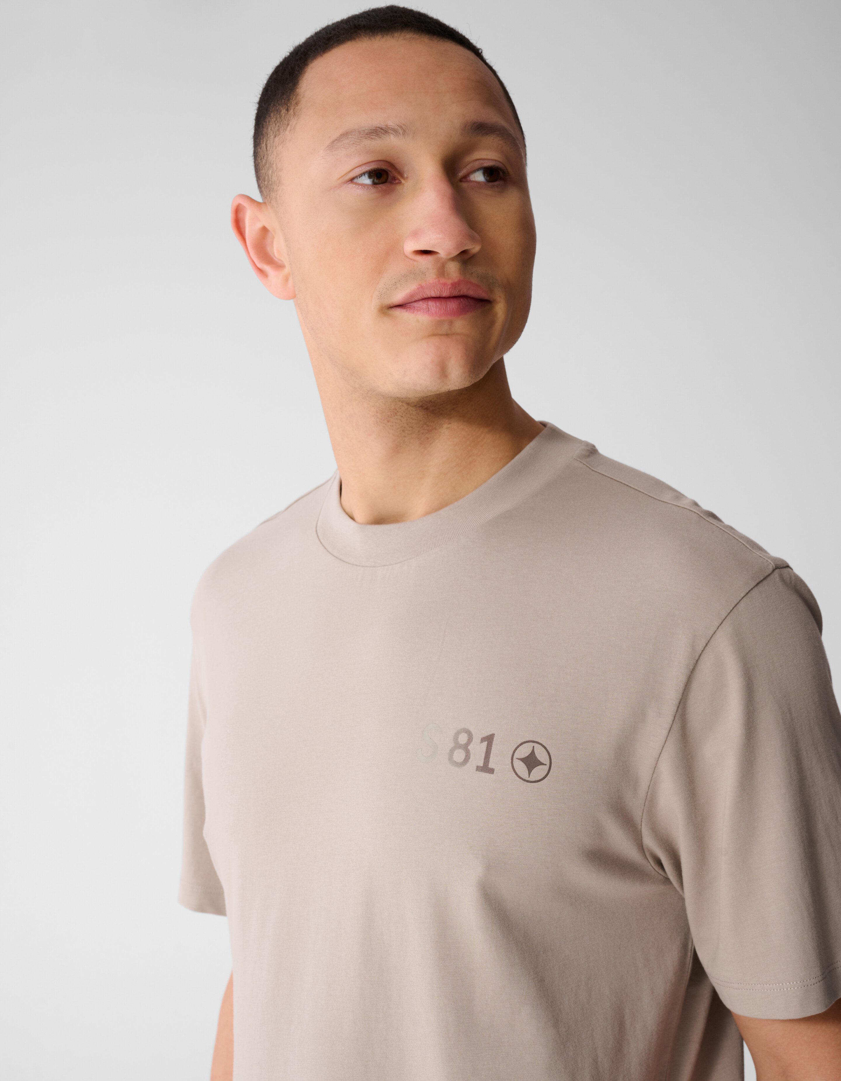 Gradient-Logo-Kunst T-Shirt Hellbraun SHOEBY MEN