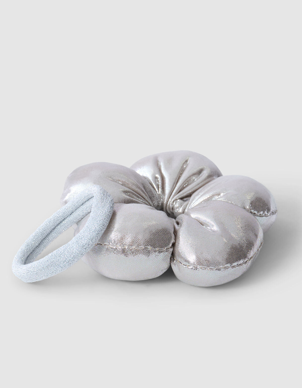 Glänzendes Blumenhaargummi Silber SHOEBY ACCESSOIRES