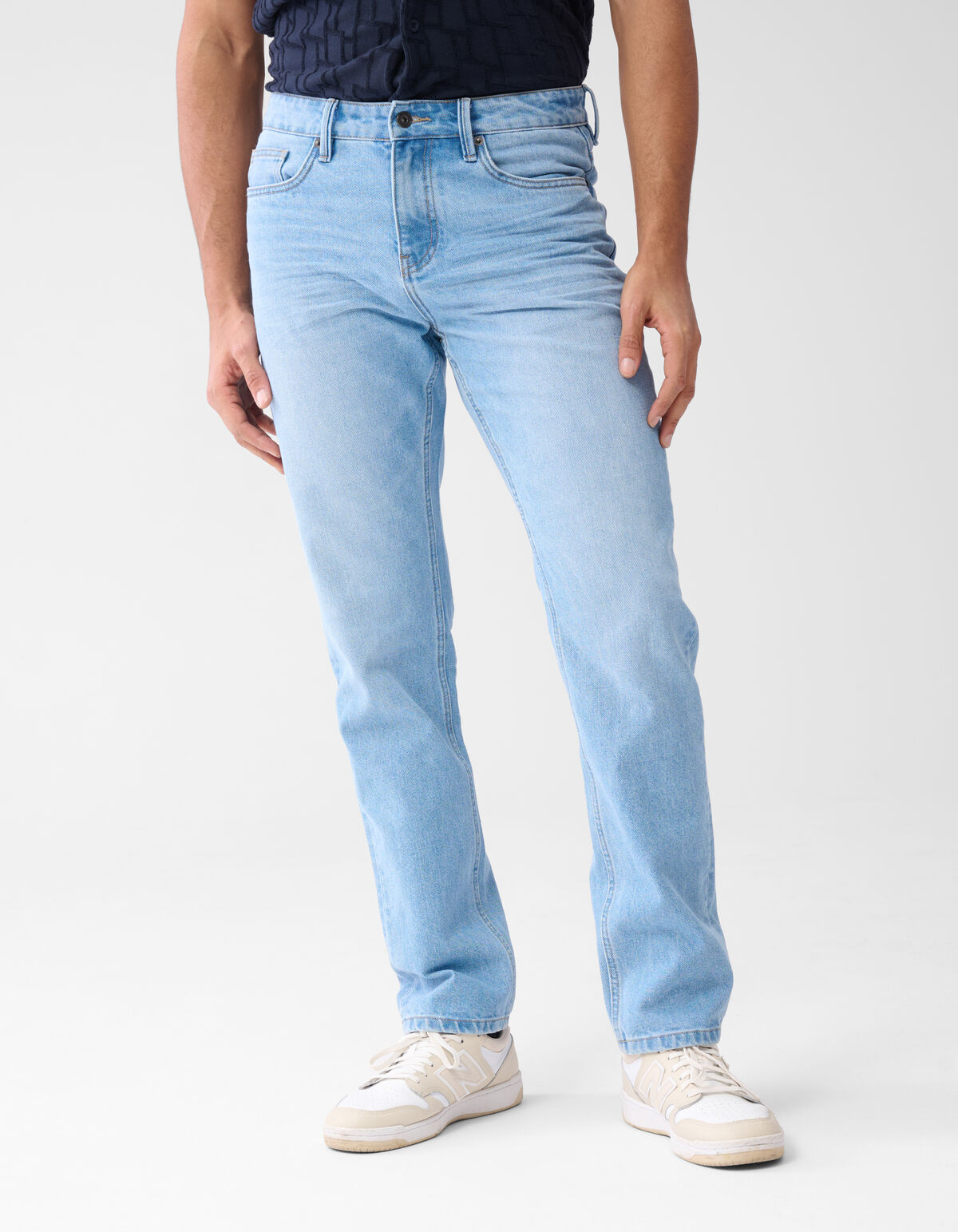 Tapered Fit Jeans Gebleicht L34 SHOEBY MEN