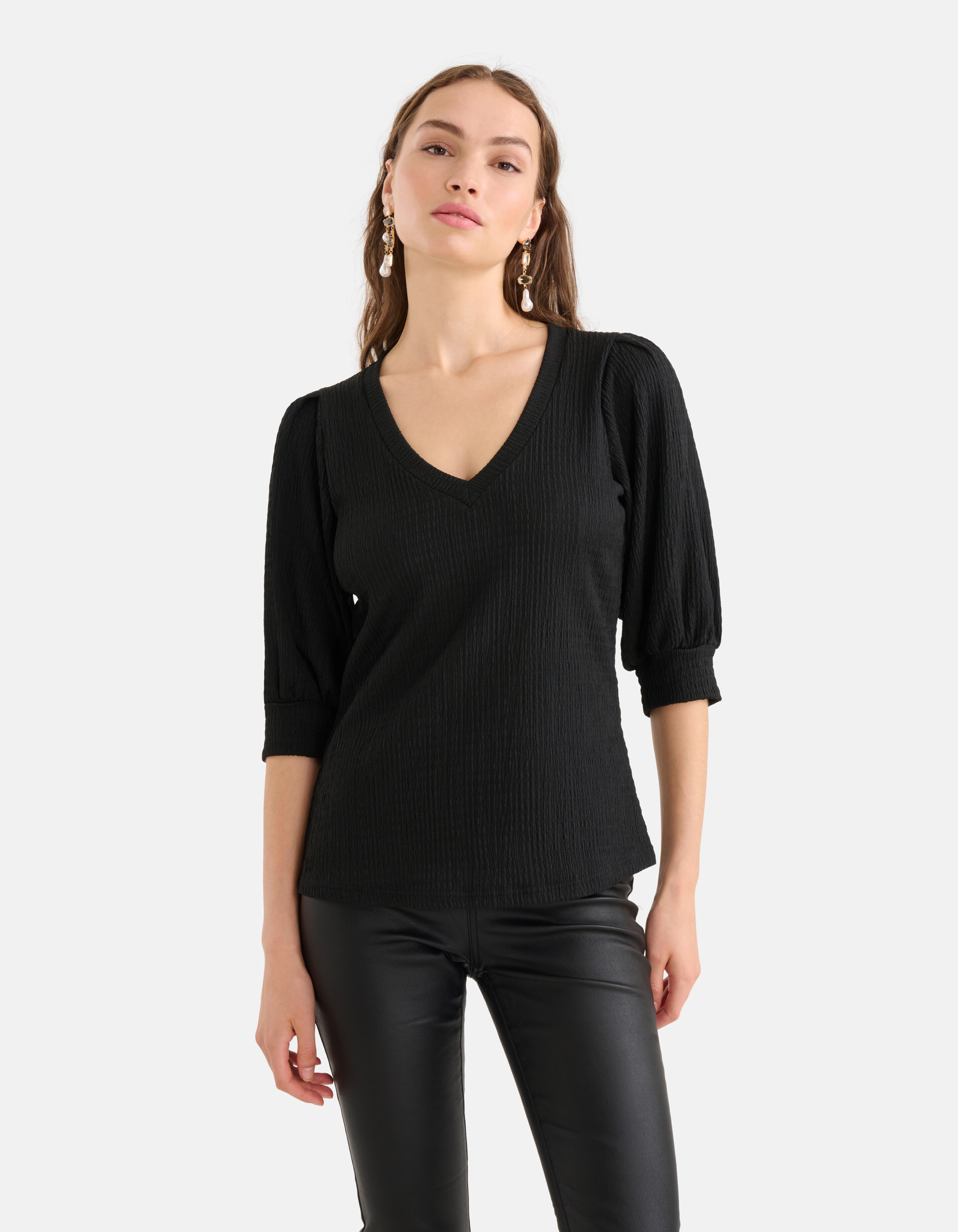 Crinkle Top mit V-Ausschnitt Schwarz SHOEBY WOMEN