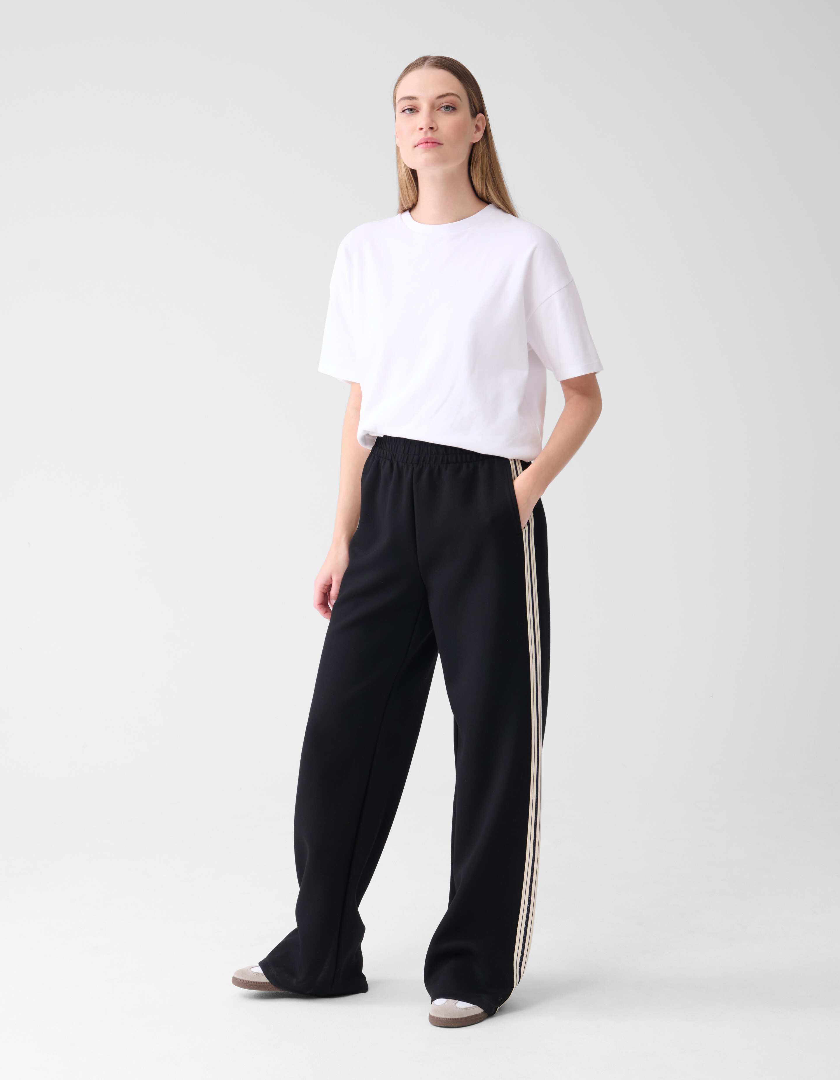 Sportliche Hose mit weitem Bein Schwarz SHOEBY WOMEN