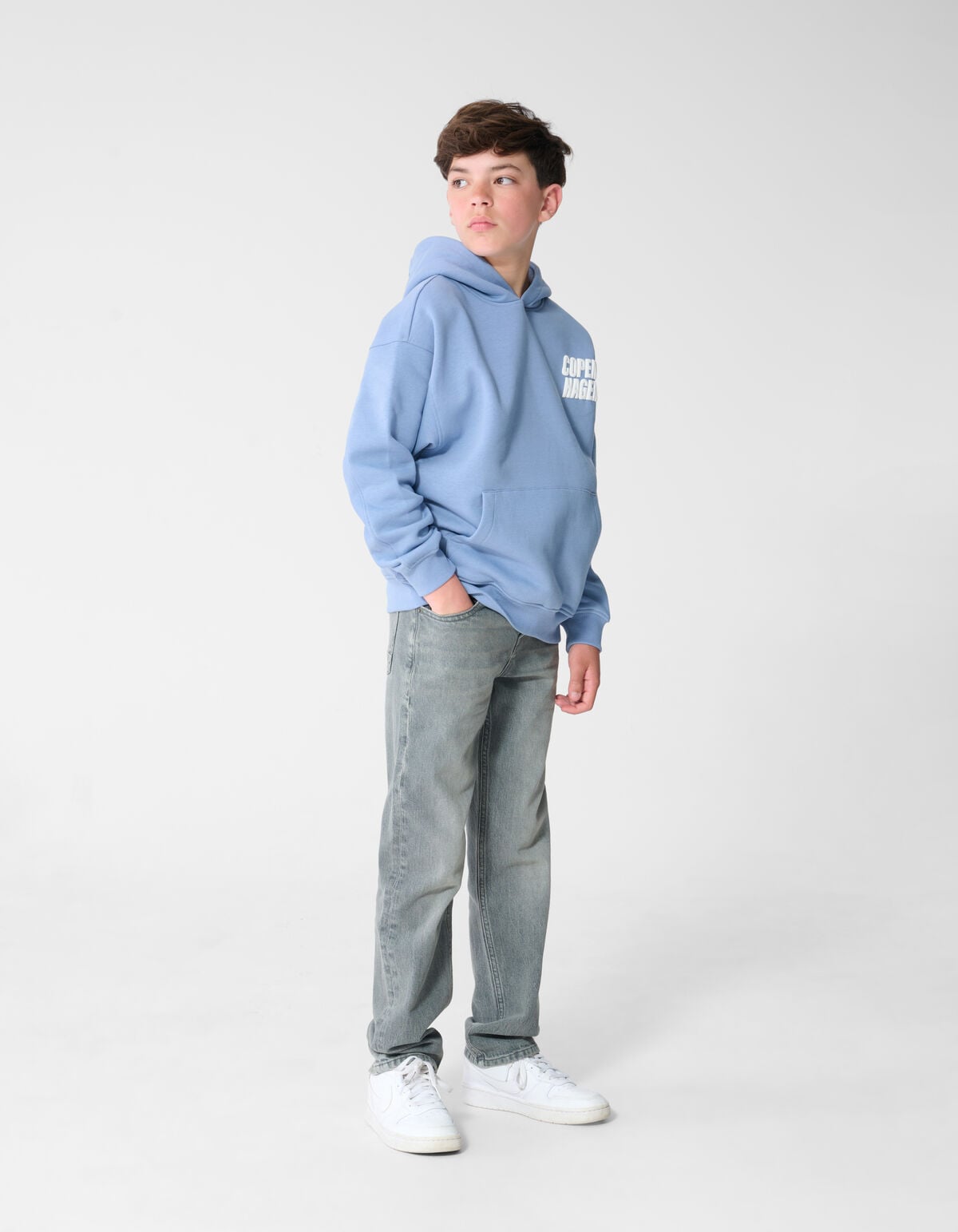 Gerade geschnittene Jeans in Grau SHOEBY BOYS
