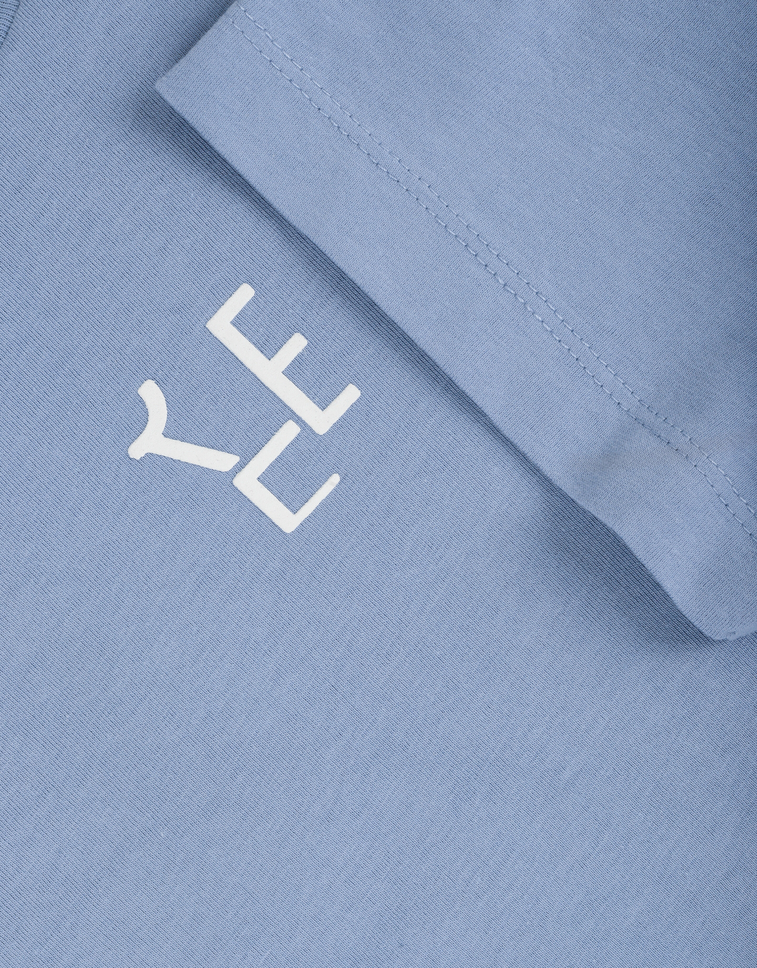 T-Shirt mit kleinem Aufdruck REFILL