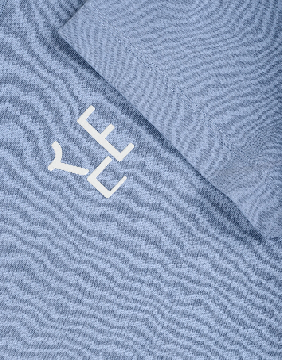 T-Shirt mit kleinem Aufdruck REFILL