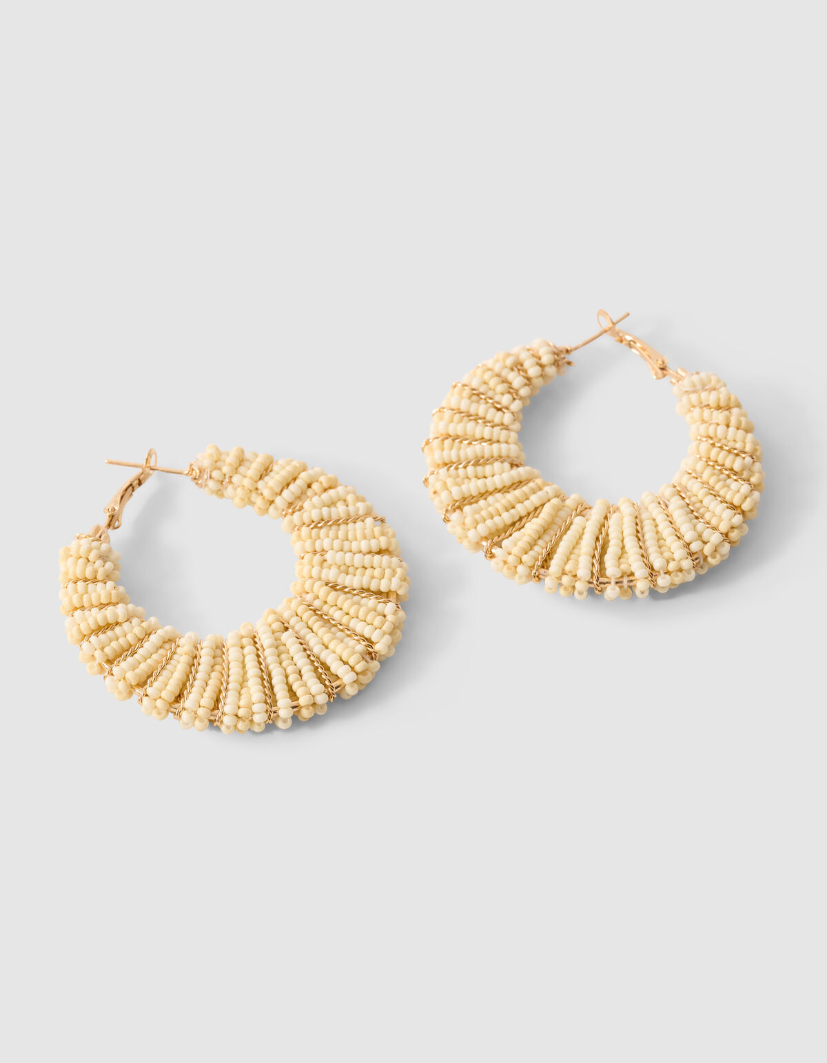 Beaded Hoop Ohrringe Hellgelb SHOEBY ACCESSOIRES