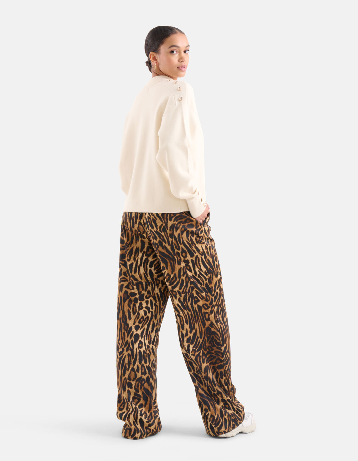 Fancy Button Pullover SHOEBY WOMEN