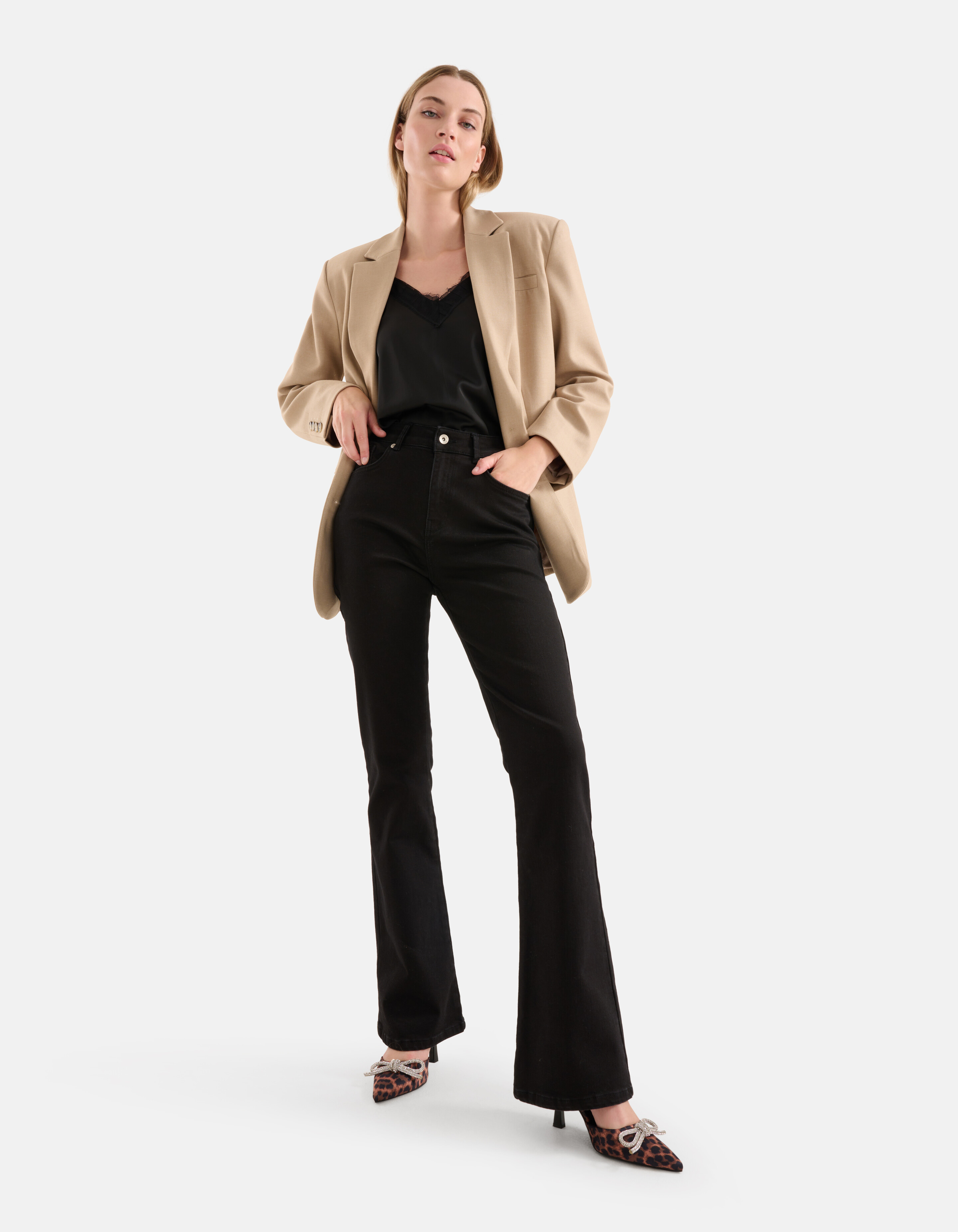 Ausgestellte, gespülte Denim-Jeans Schwarz SHOEBY WOMEN