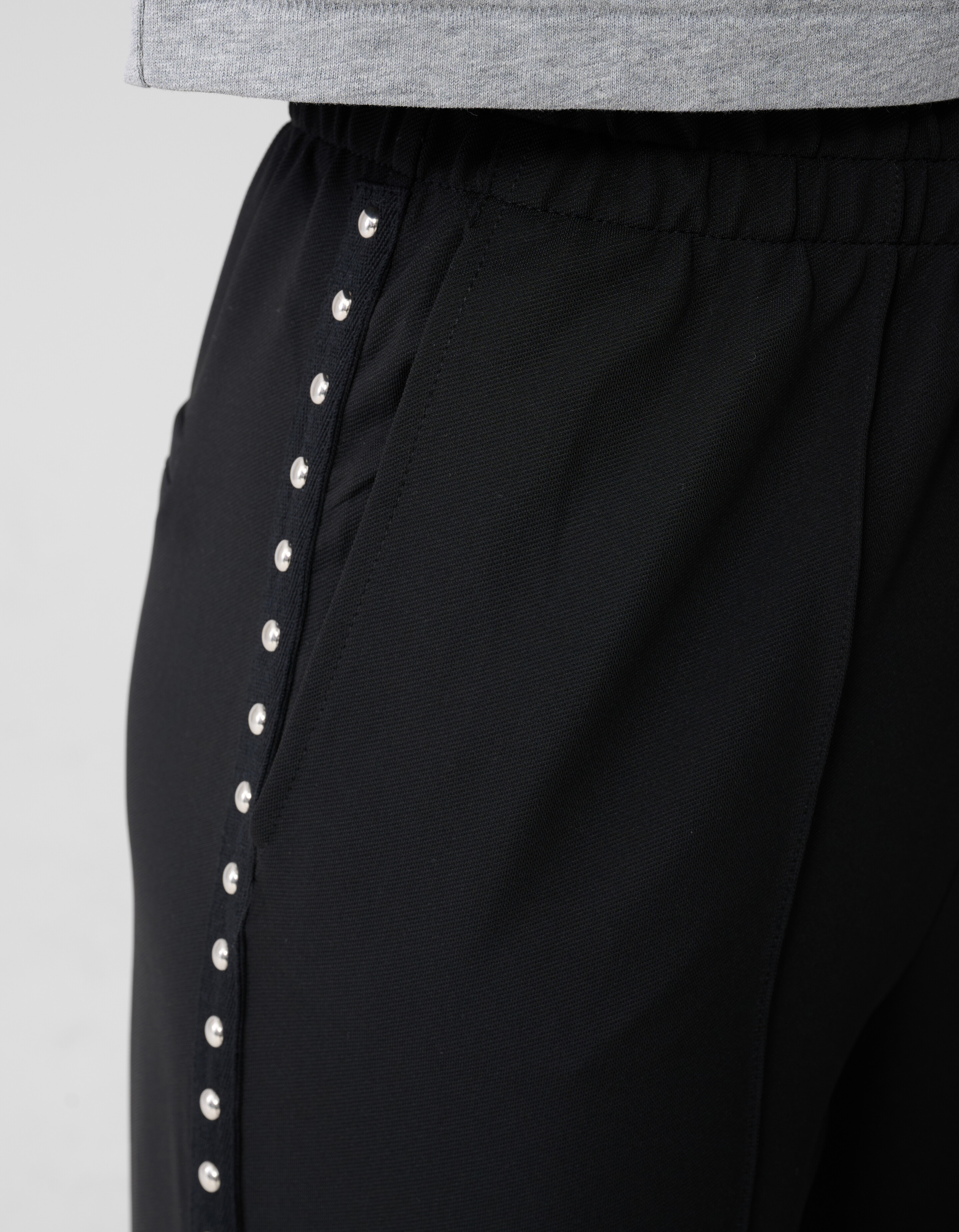 Hose mit weitem Bein und Nietenband in Schwarz SHOEBY WOMEN