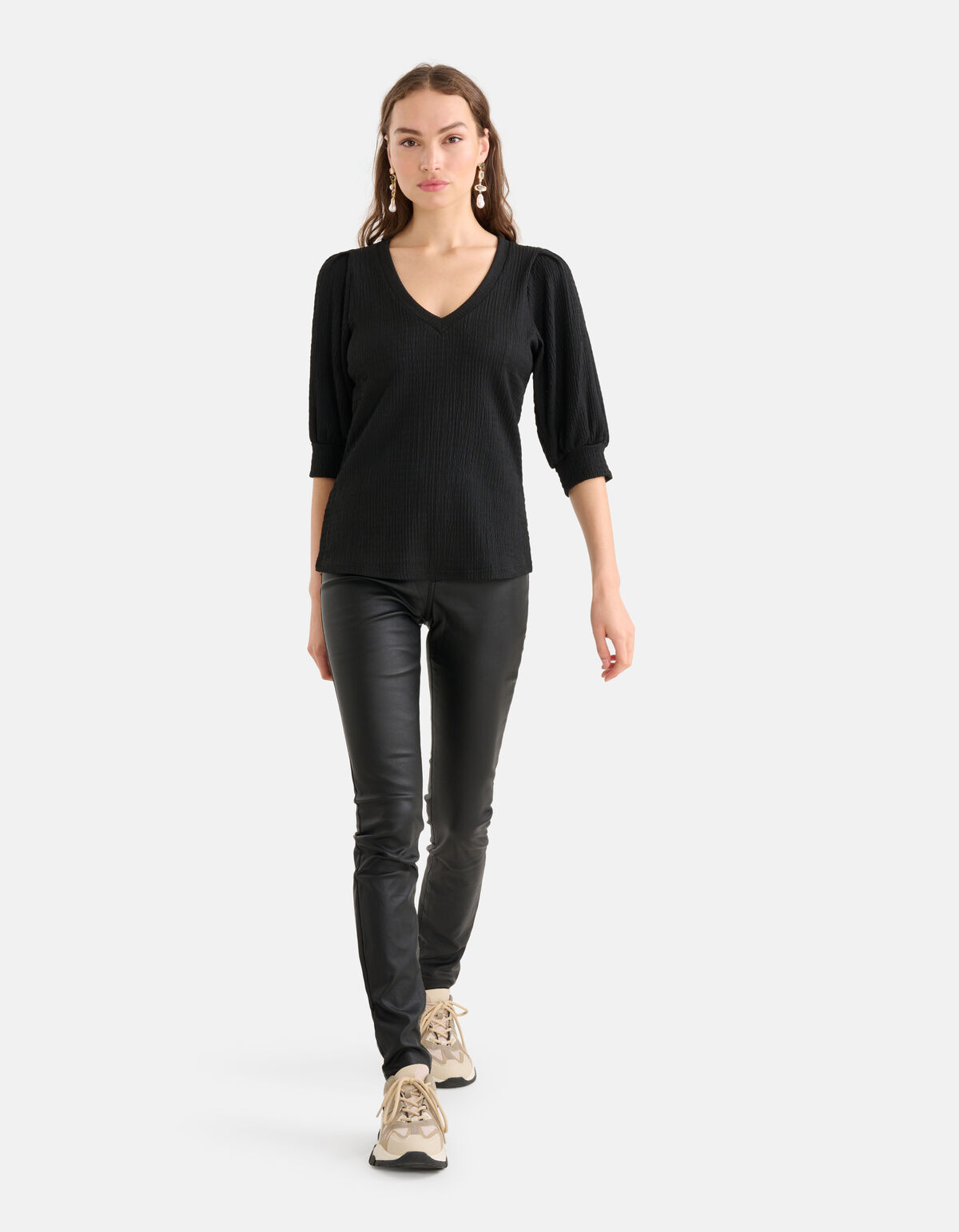 Crinkle Top mit V-Ausschnitt Schwarz SHOEBY WOMEN
