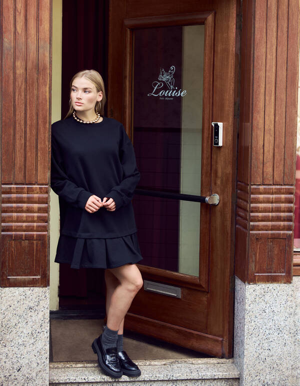 Oversized Sweatshirt-Kleid mit Rüschen Schwarz By SHOEBY WOMEN
