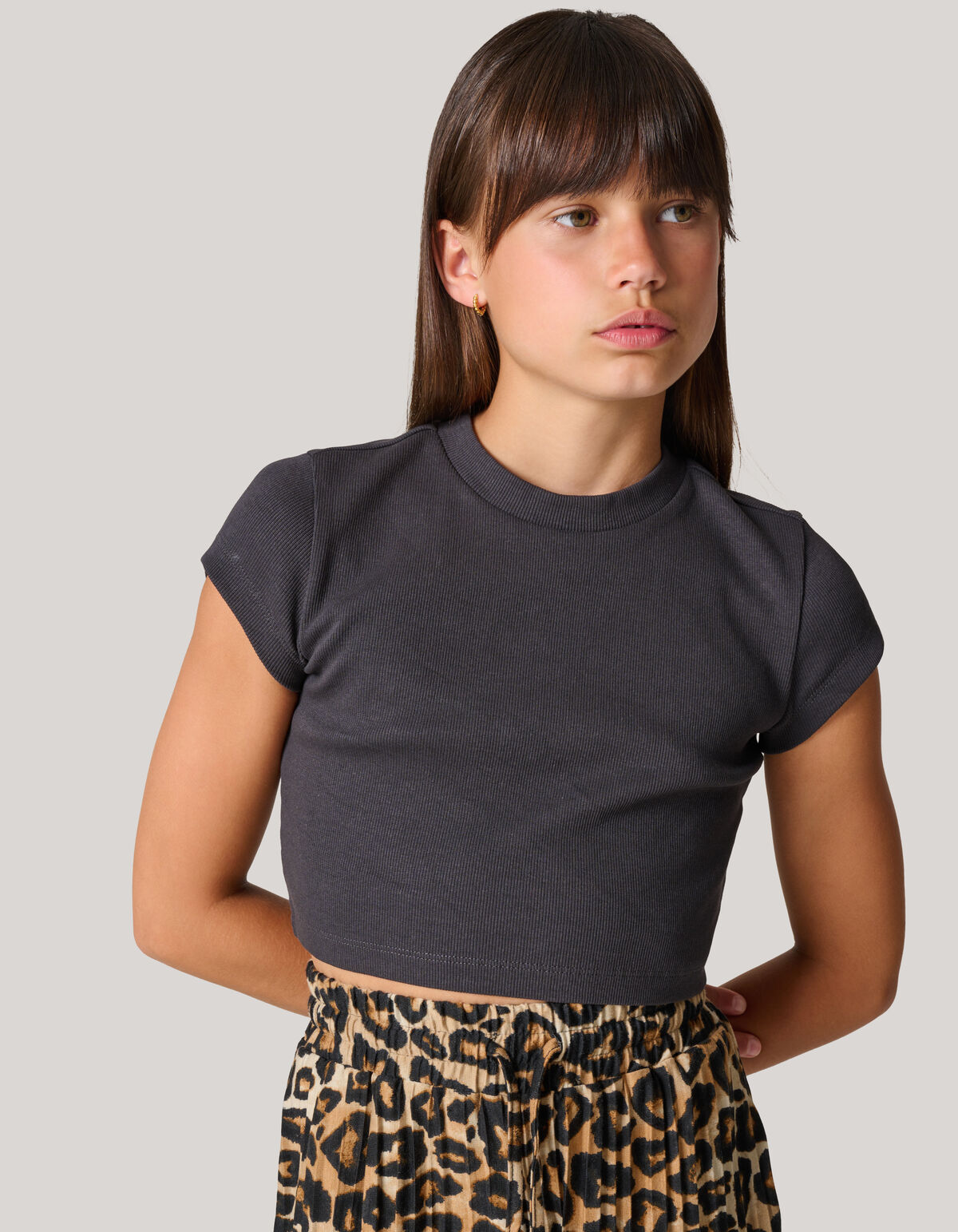 Geripptes Crop Top Dunkelgrau SHOEBY GIRLS