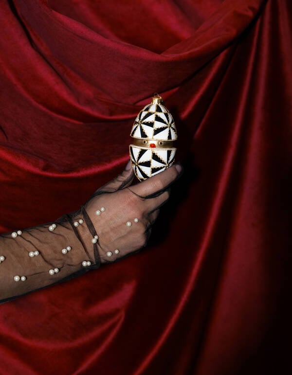 Eier-Weihnachtskugel Schwarz/Weiß von Fred SHOEBY ACCESSOIRES