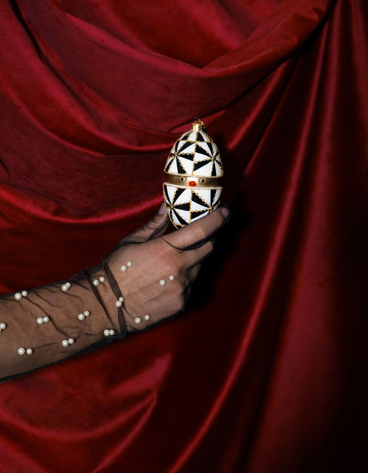 Eier-Weihnachtskugel Schwarz/Weiß von Fred SHOEBY ACCESSOIRES