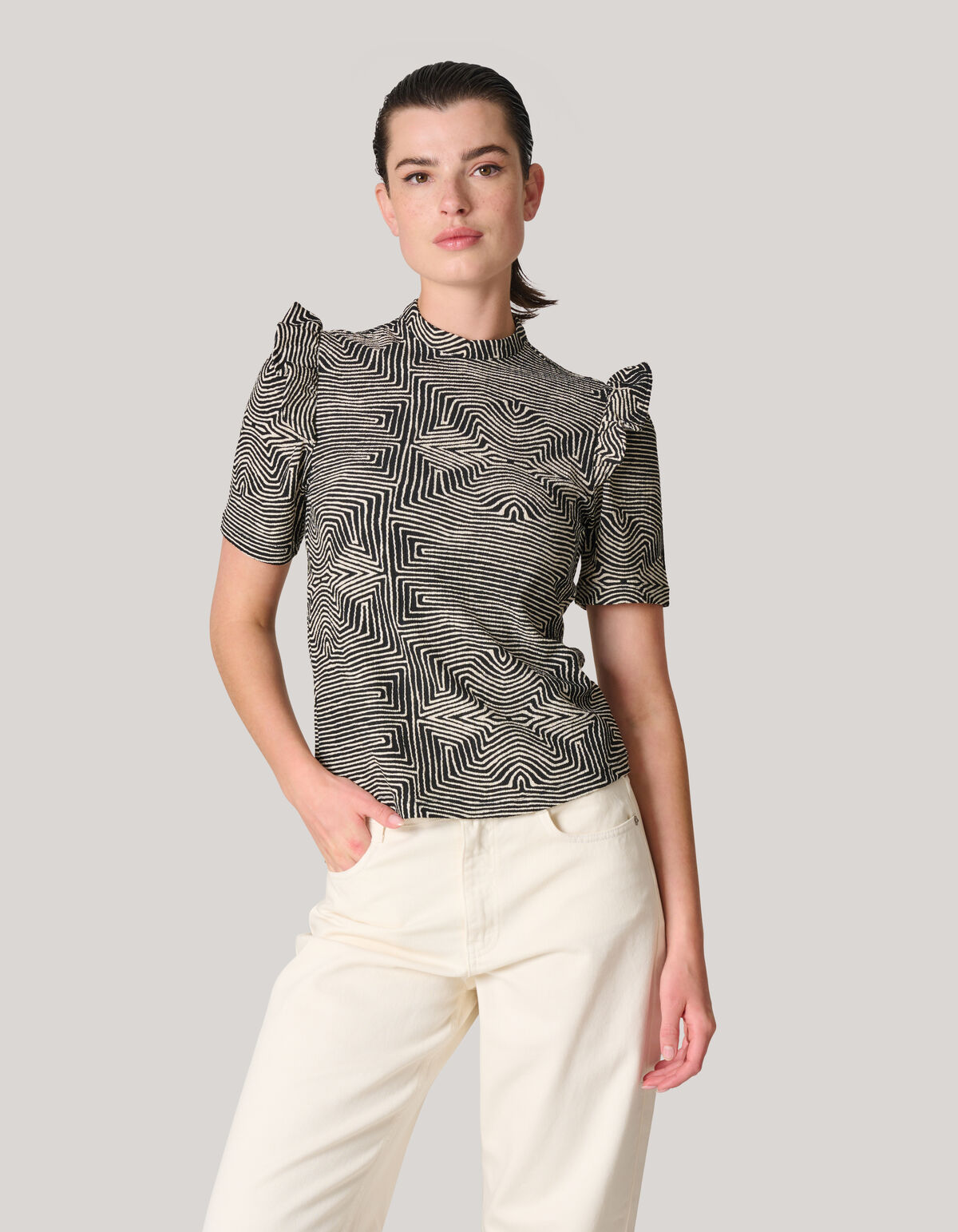 Crinkle Ruffle Top Off White/Schwarz SHOEBY WOMEN