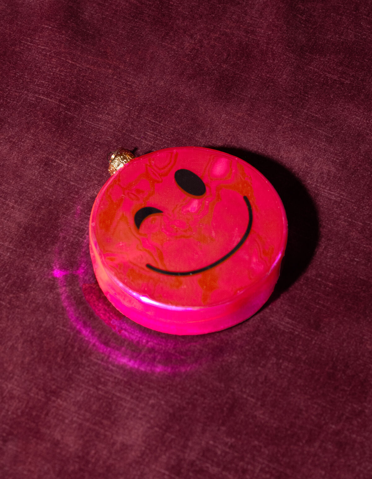 Smiley Weihnachtskugel Rosa By Fred SHOEBY ACCESSOIRES