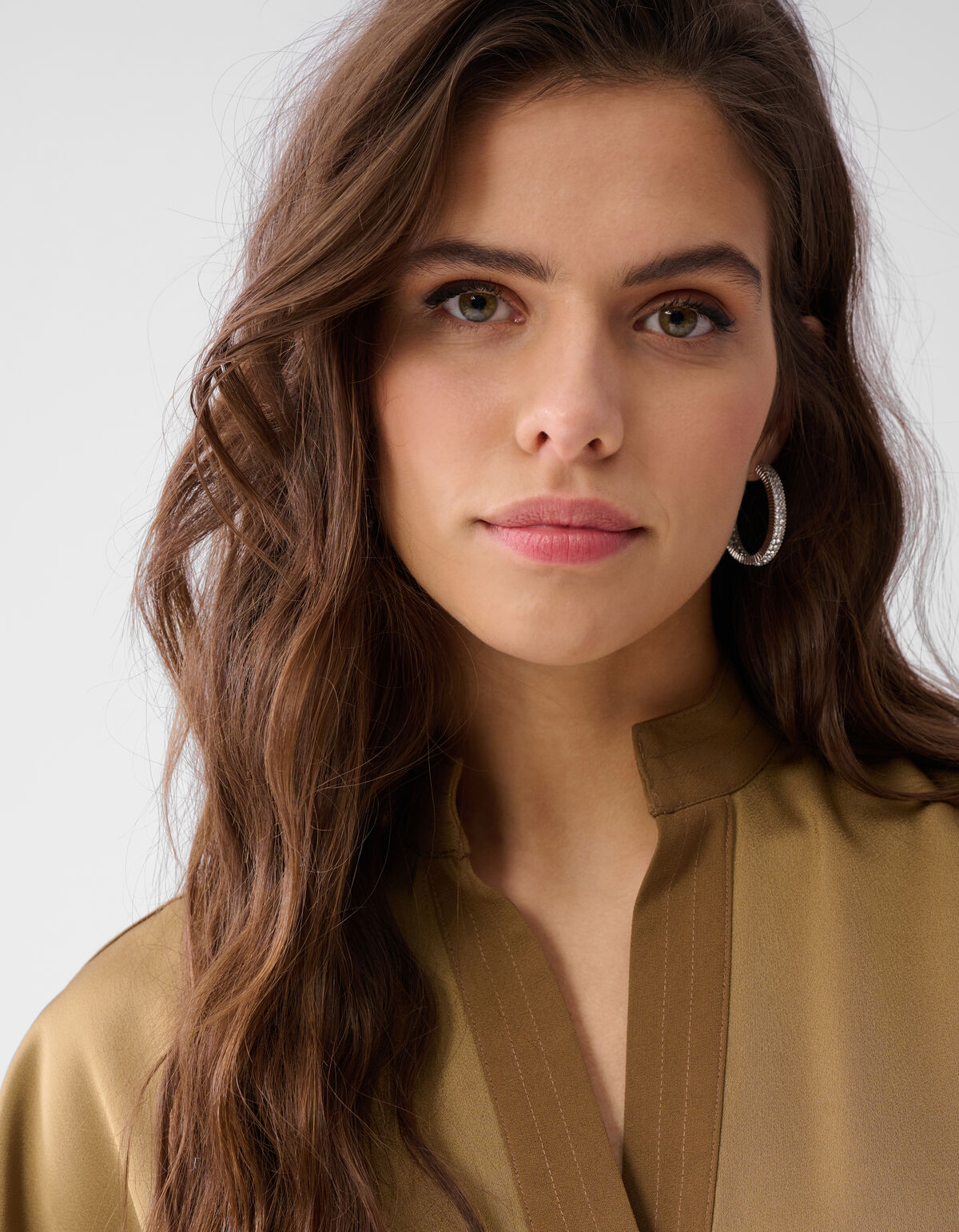 Satin Top mit V-Ausschnitt Camel SHOEBY WOMEN