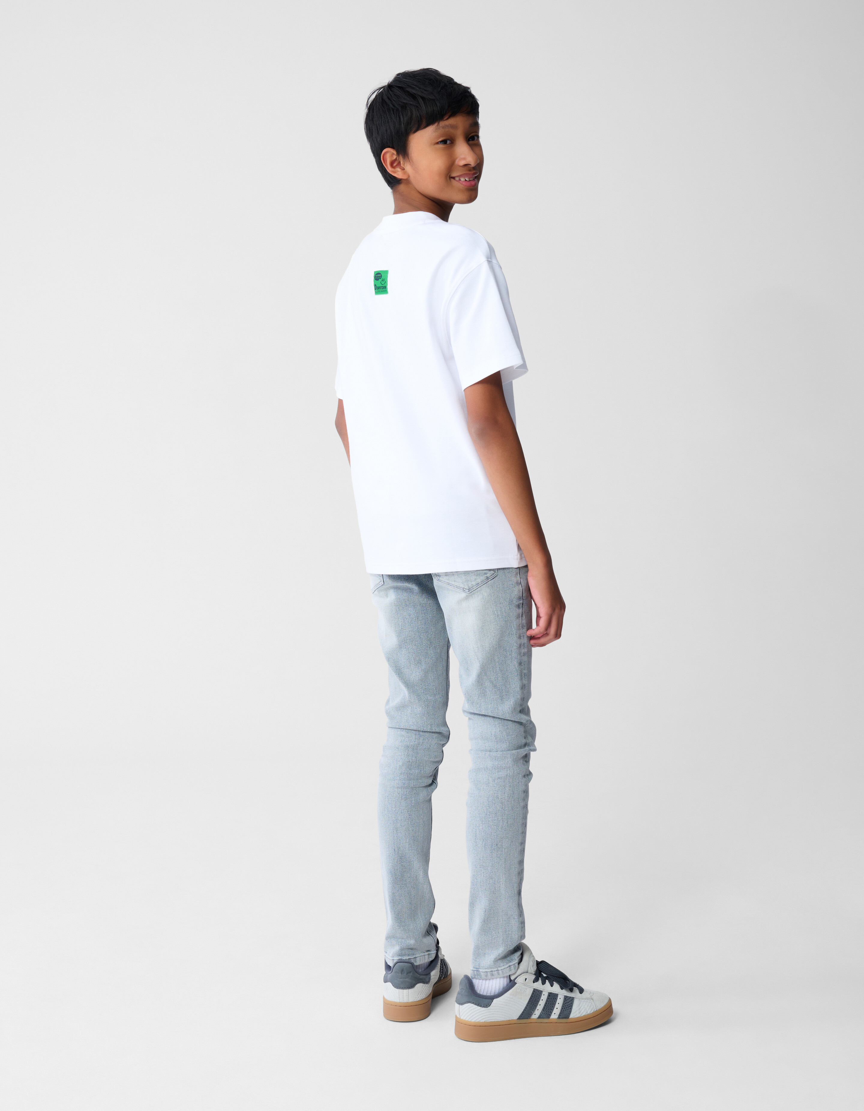 Downtown Artwork T-Shirt Wit SHOEBY BOYS