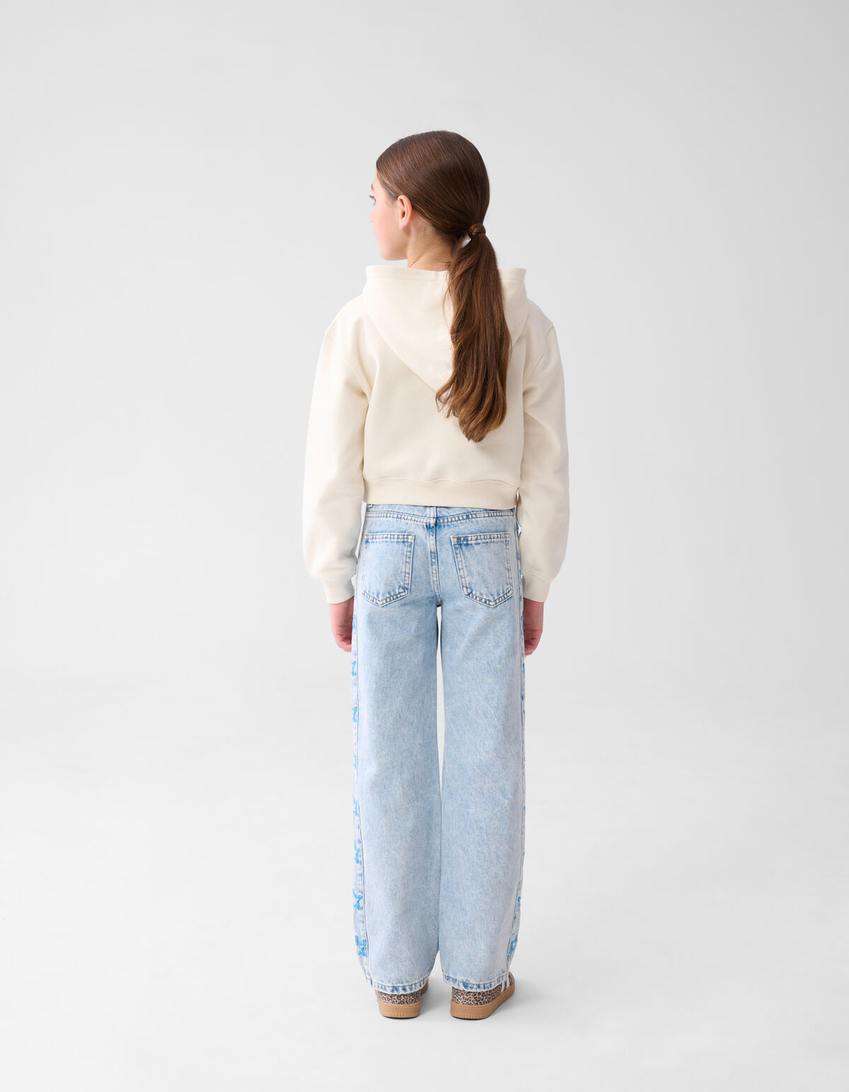 Gek&uuml;rzter Varsity-Kapuzenpullover Off White SHOEBY GIRLS