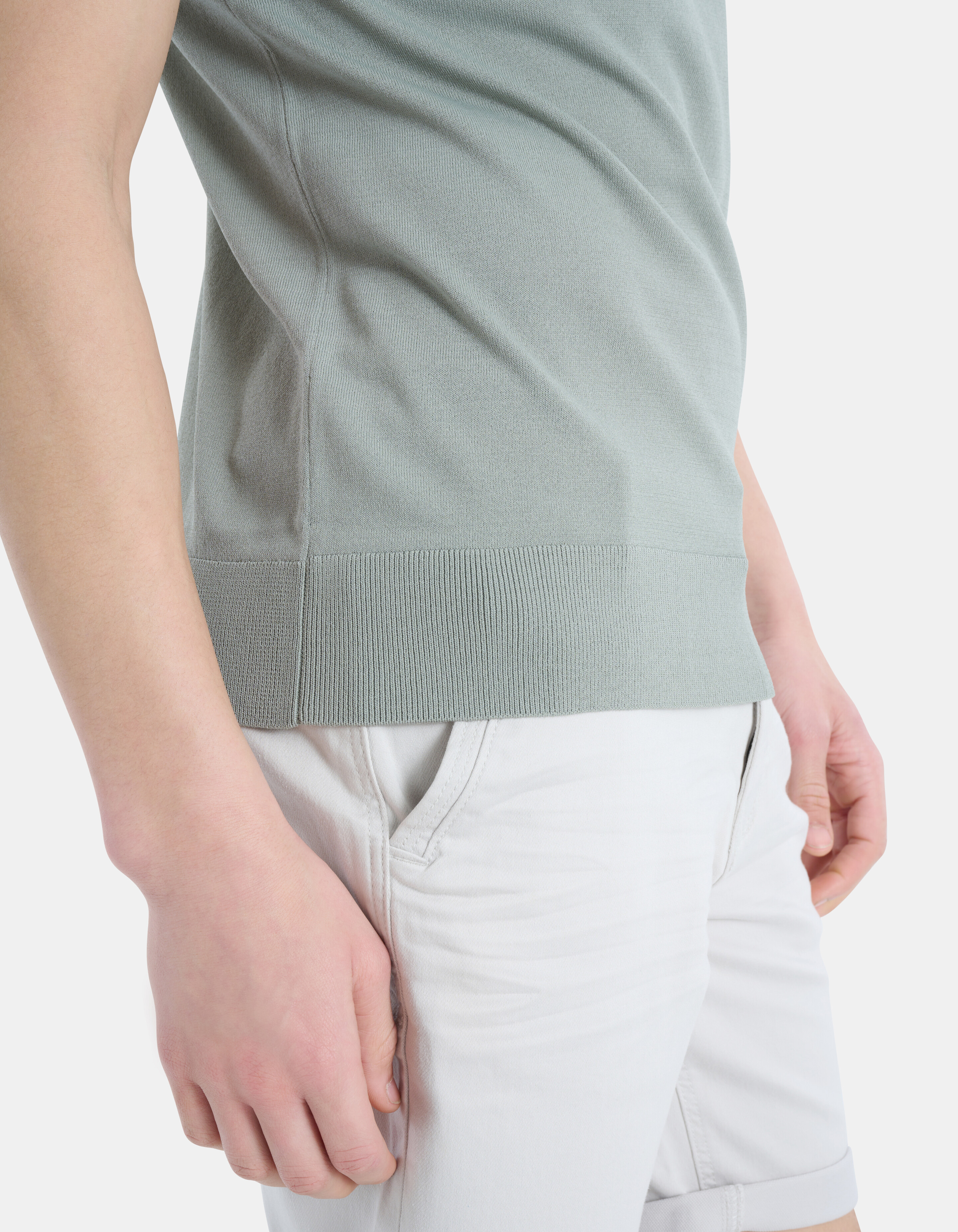 Gestricktes Poloshirt mit Reißverschluss REFILL