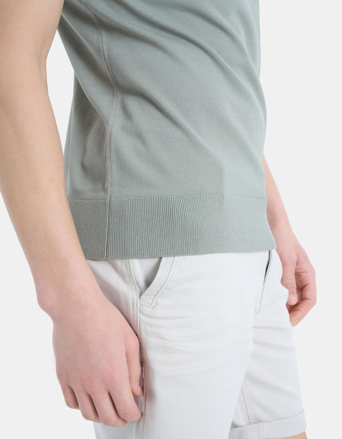 Gestricktes Poloshirt mit Reißverschluss REFILL