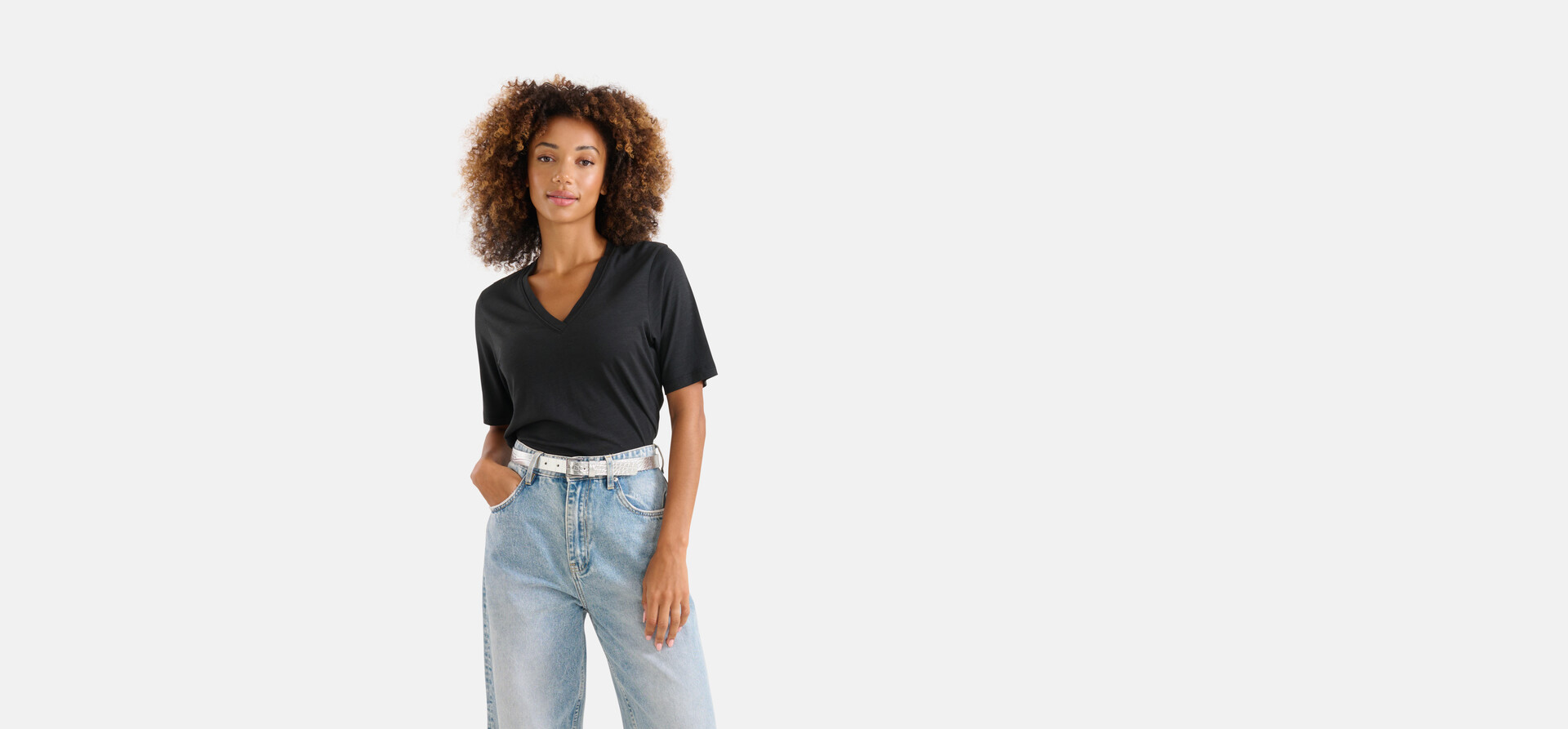 Basic-T-Shirt mit V-Ausschnitt Schwarz SHOEBY WOMEN
