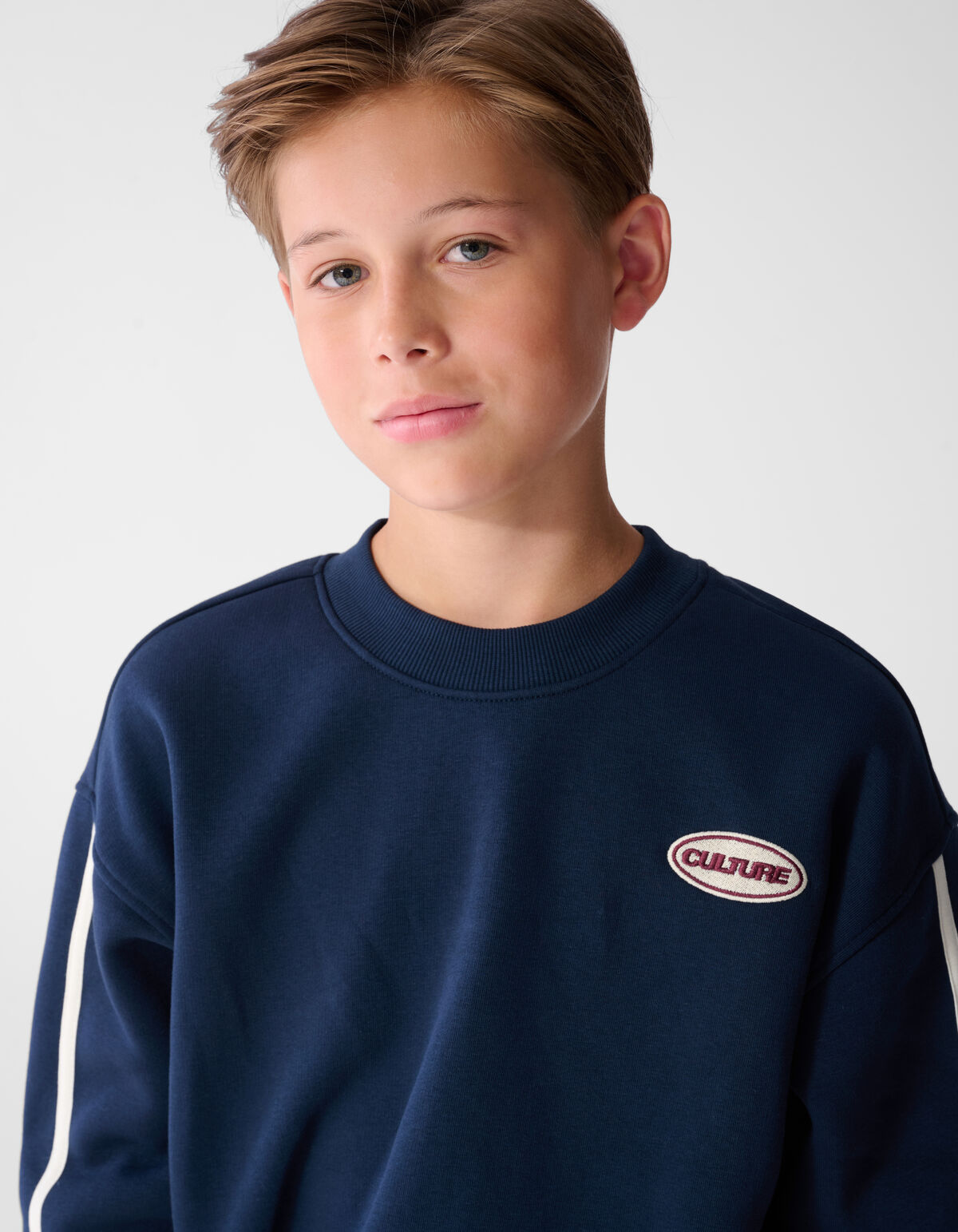 Gestreifter Pullover mit Stickerei Dunkelblau SHOEBY BOYS