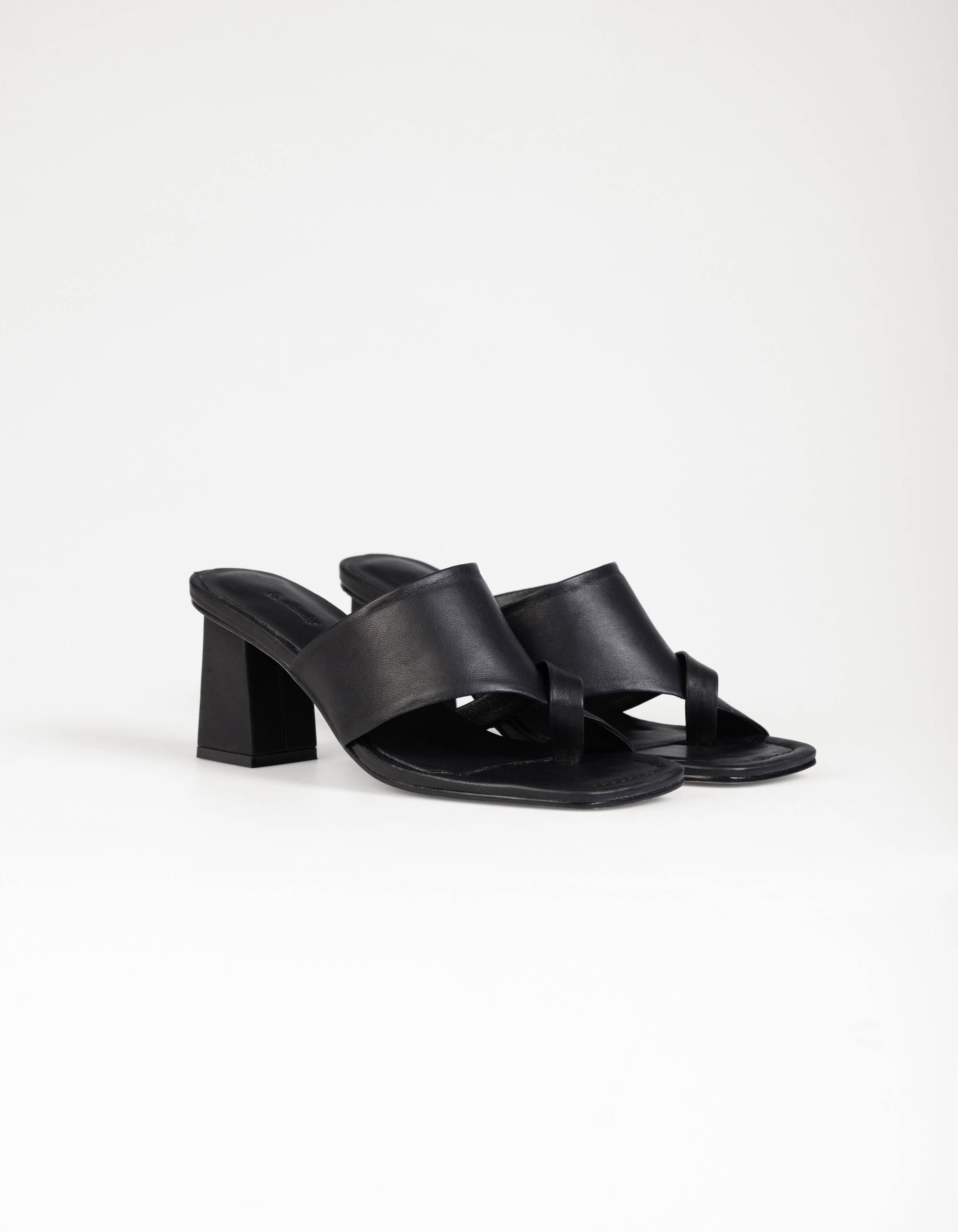 Pantoletten mit Lederriemen SCHOENEN SHOEBY
