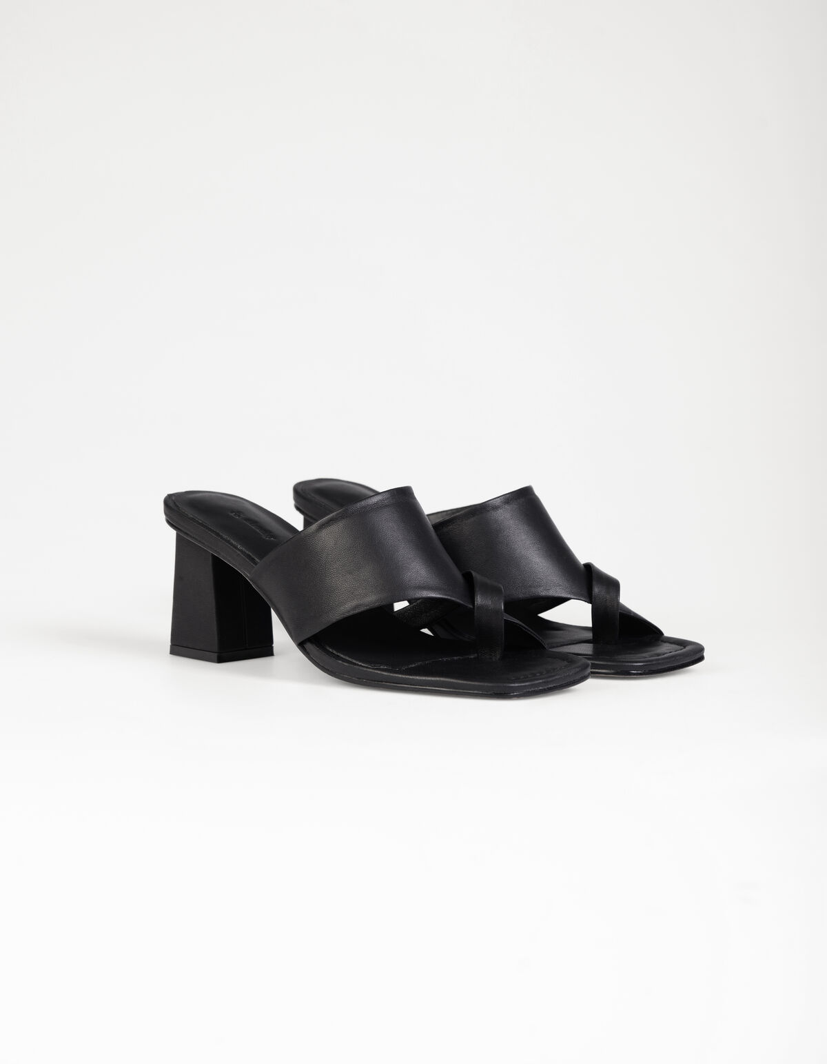 Pantoletten mit Lederriemen SCHOENEN SHOEBY
