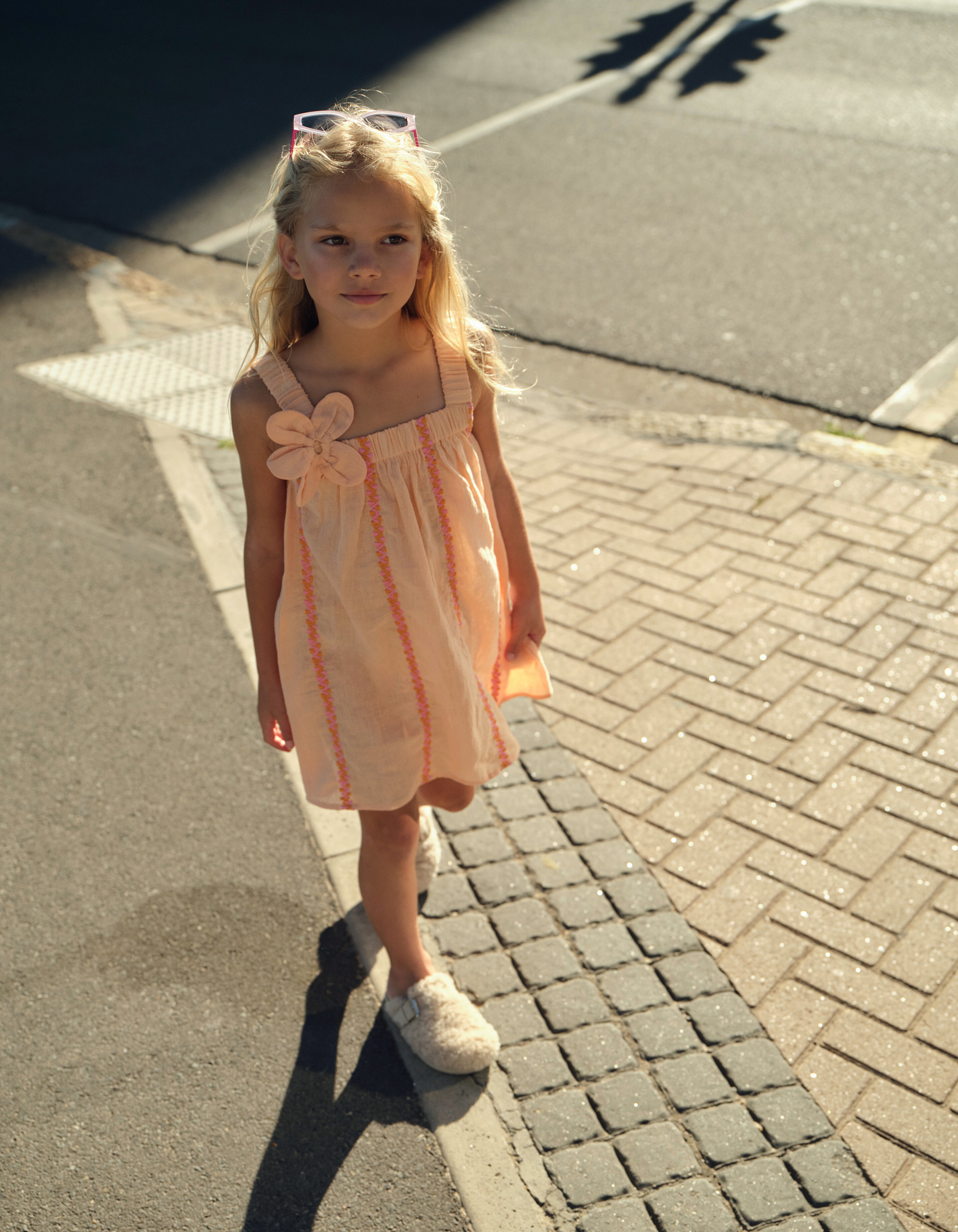 Blumenstickerei Mini Kleid Hellorange SHOEBY GIRLS