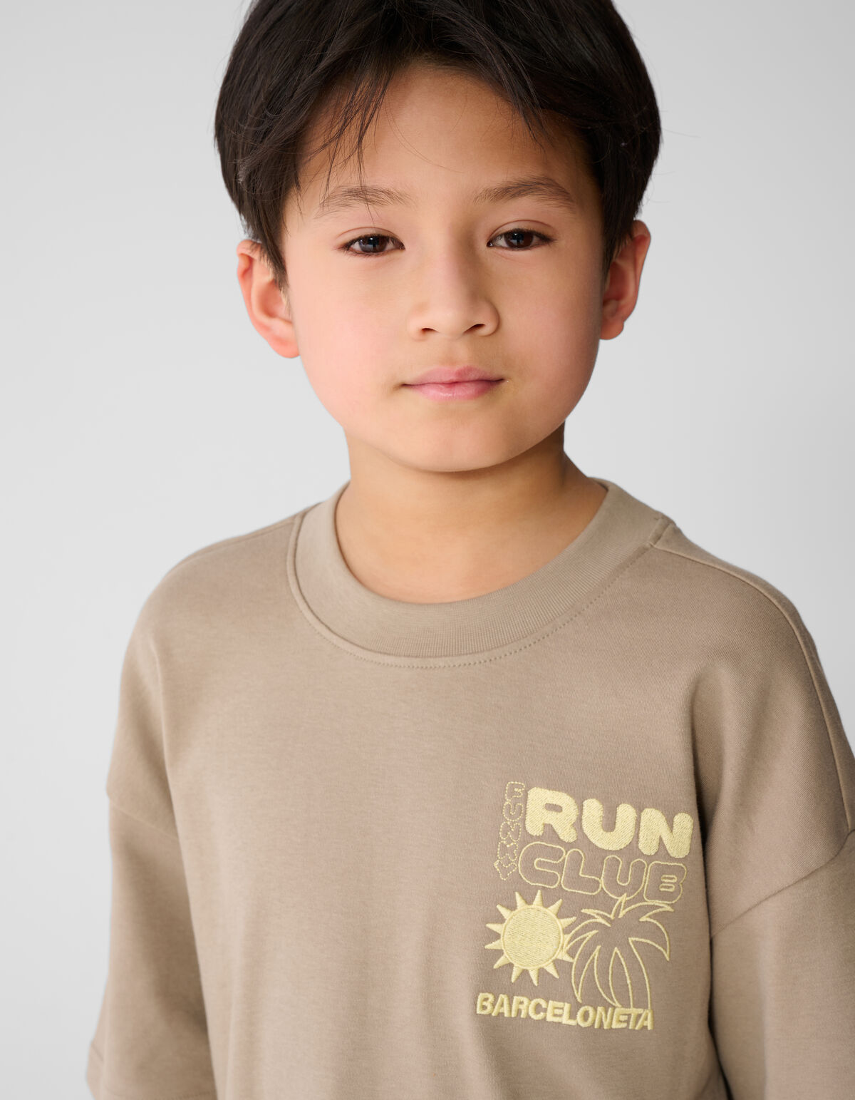 Run Club Artwork T-Shirt Taupe SHOEBY BOYS