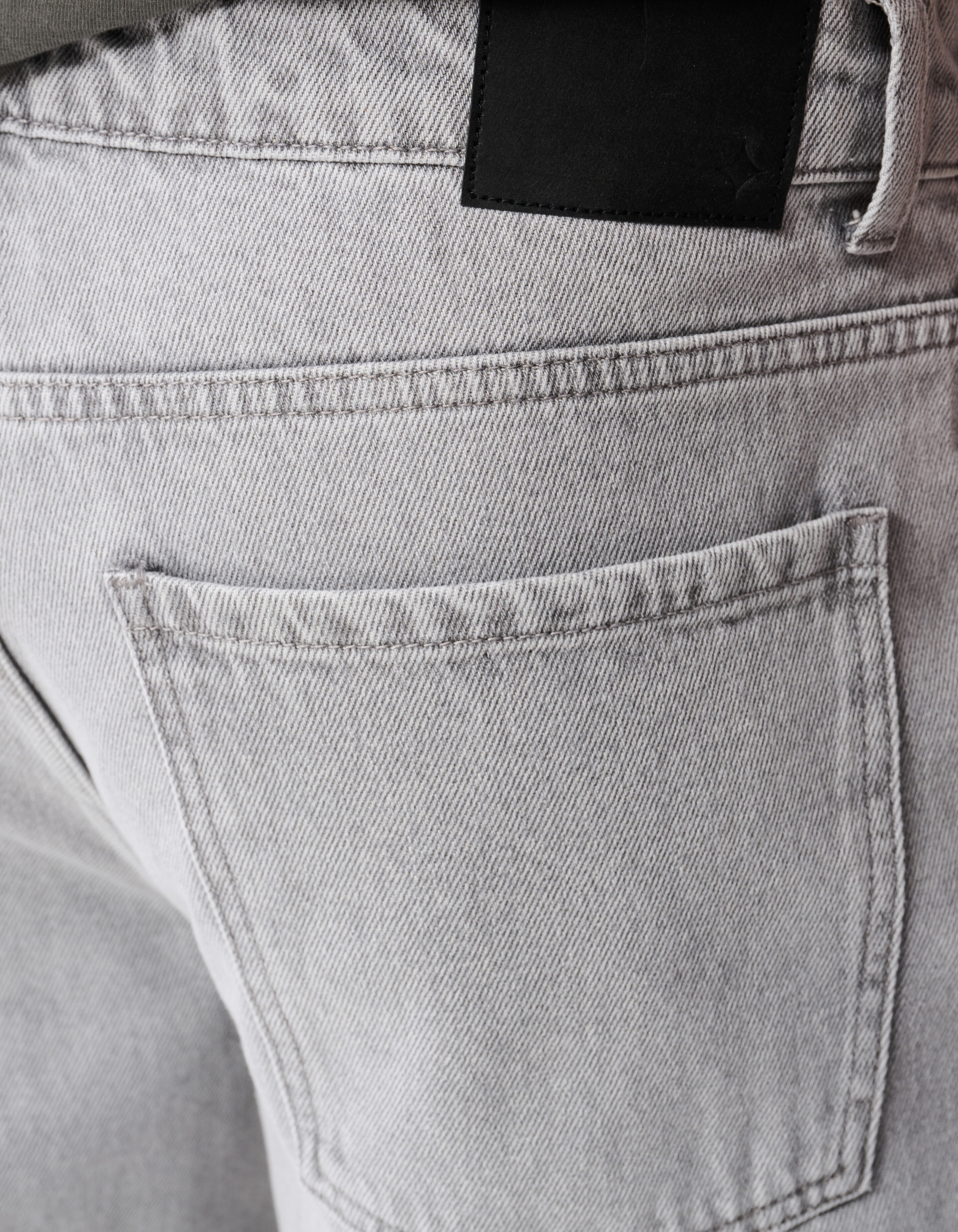 Lockere Tapered Fit Jeans Hellgrau L32 SHOEBY MEN