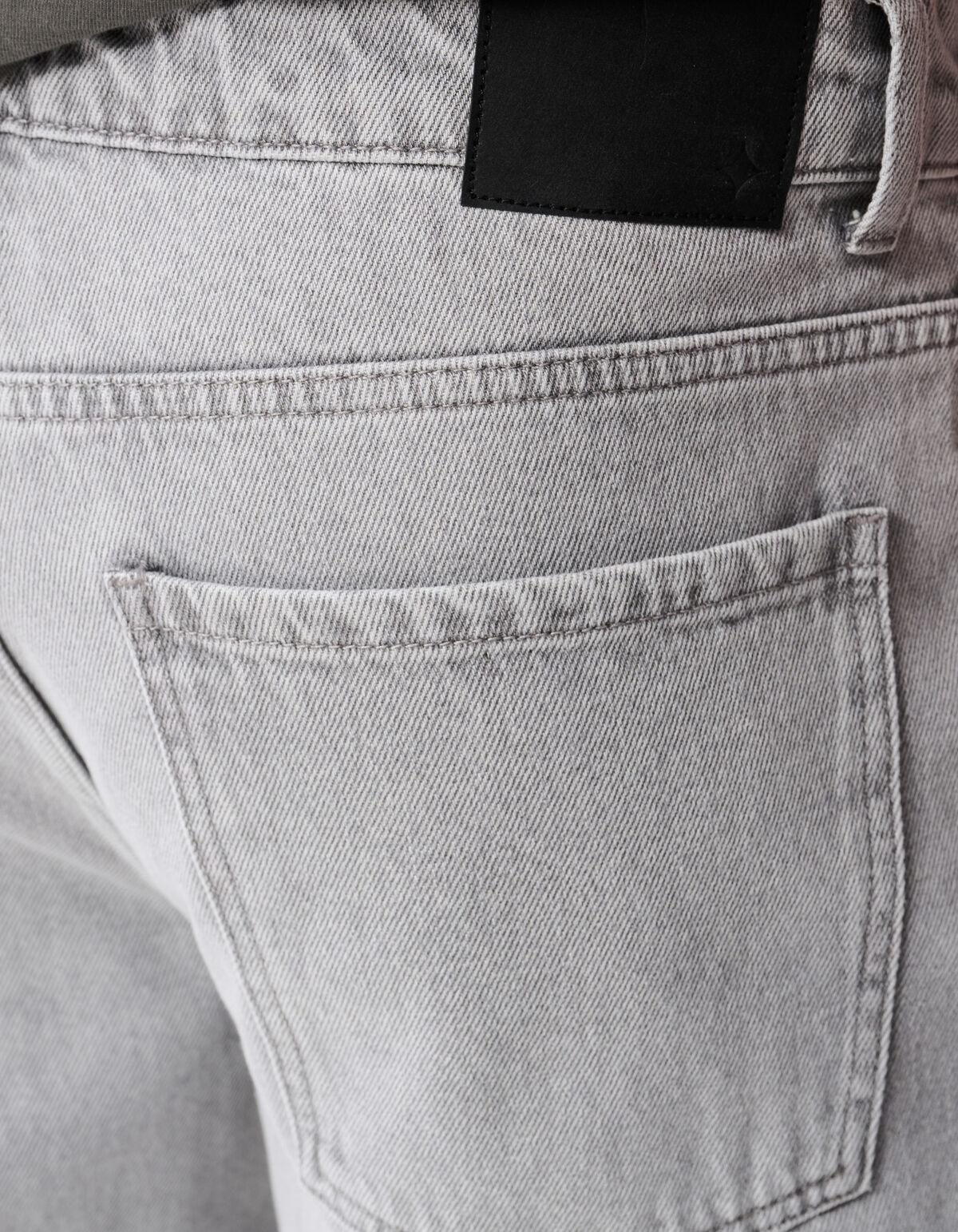 Lockere Tapered Fit Jeans Hellgrau L32 SHOEBY MEN