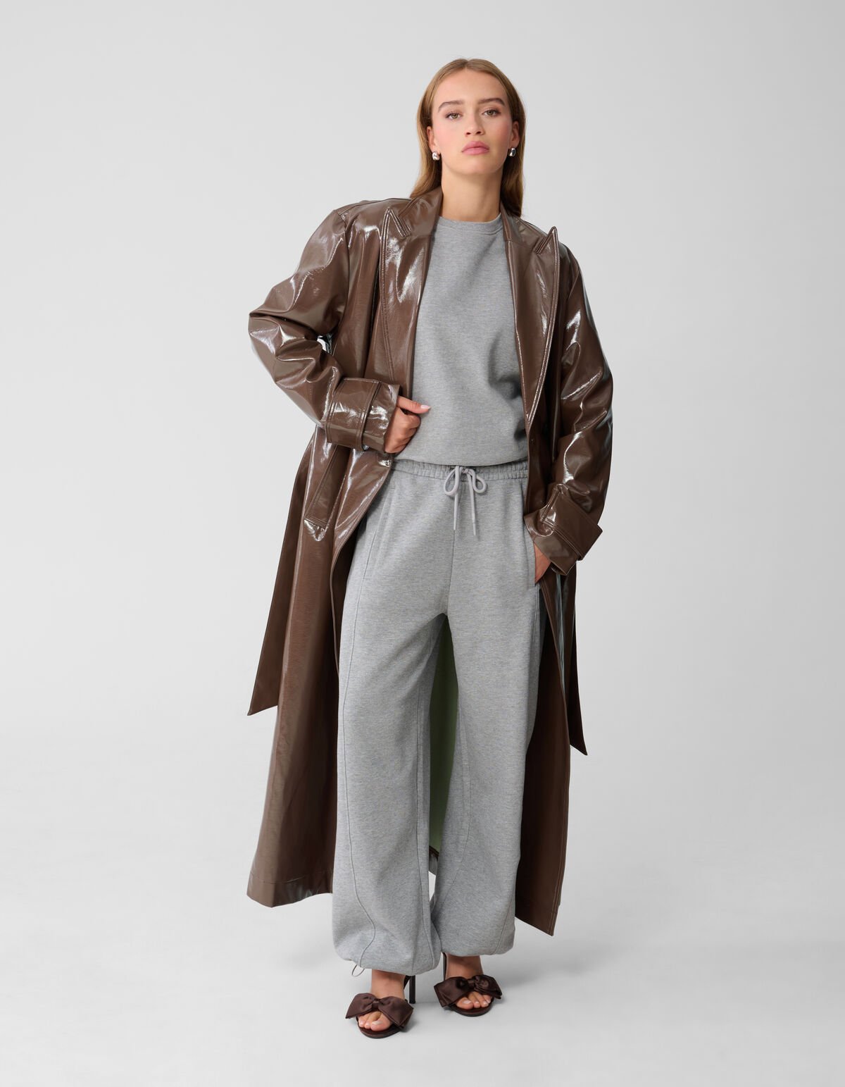 Übergroßer Lack-Trenchcoat Braun von Monica SHOEBY WOMEN