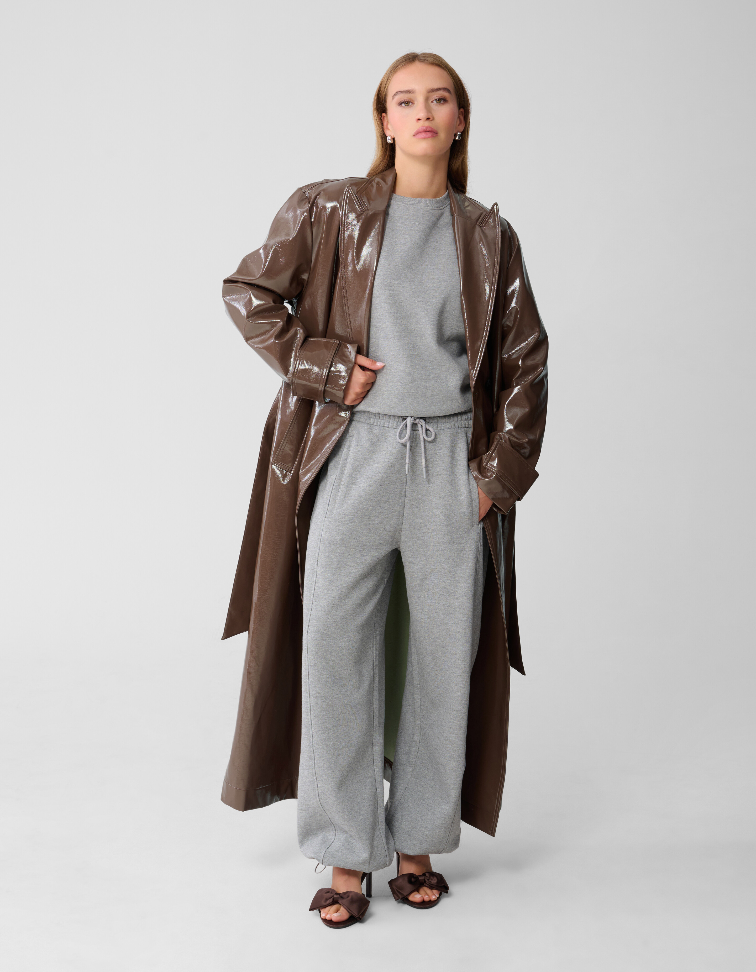 Übergroßer Lack-Trenchcoat Braun von Monica SHOEBY WOMEN