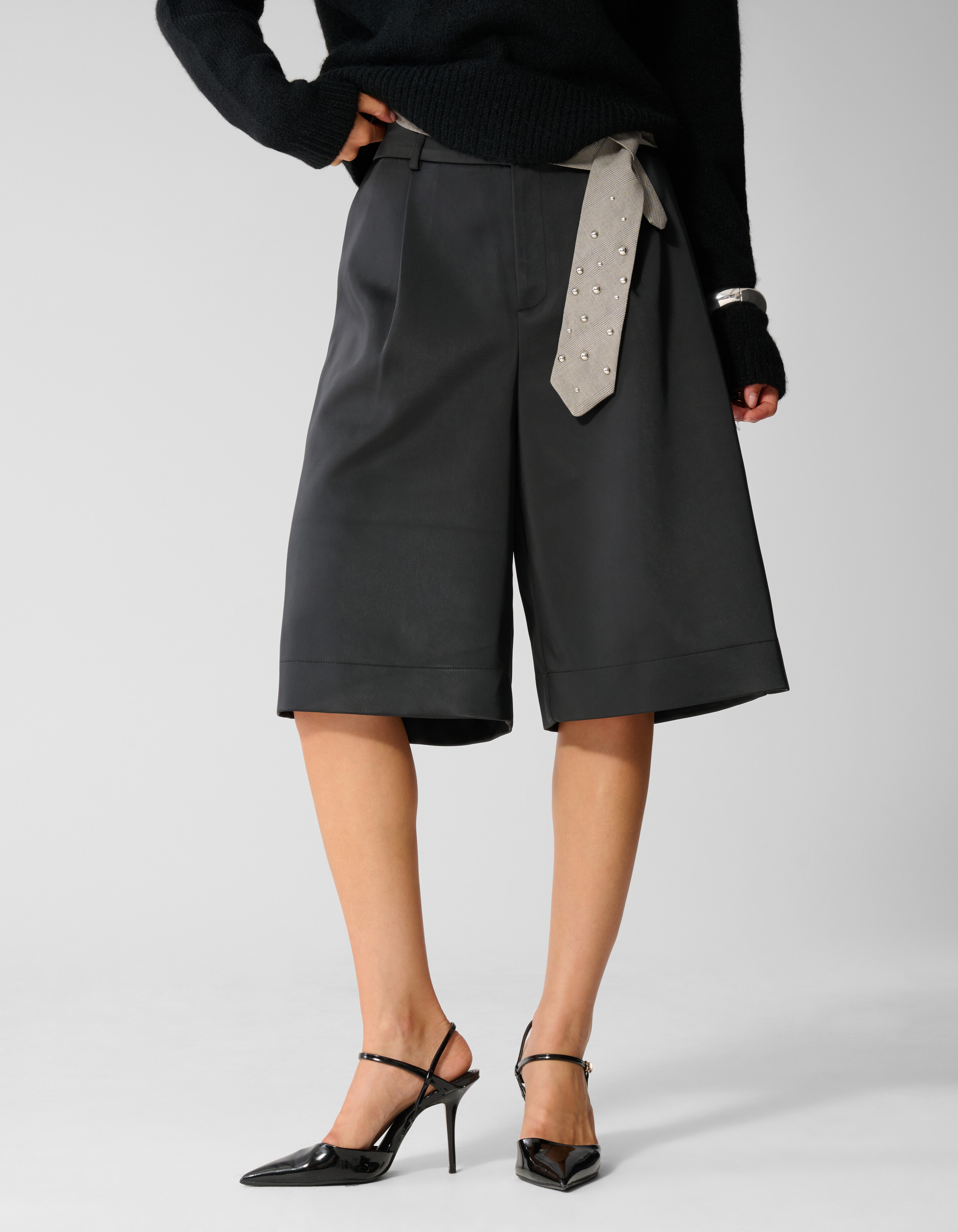 Heavy Satin Bermuda Schwarz SHOEBY WOMEN