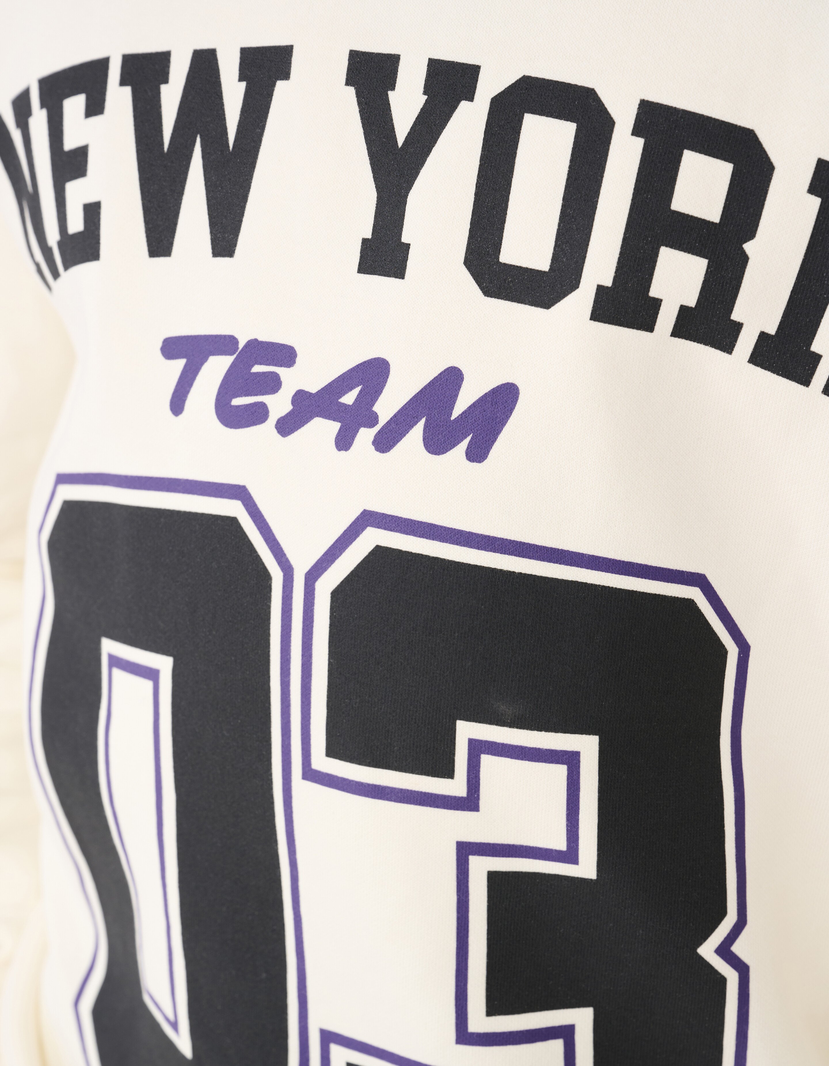 Pullover mit New York-Artwork in Off-White SHOEBY BOYS