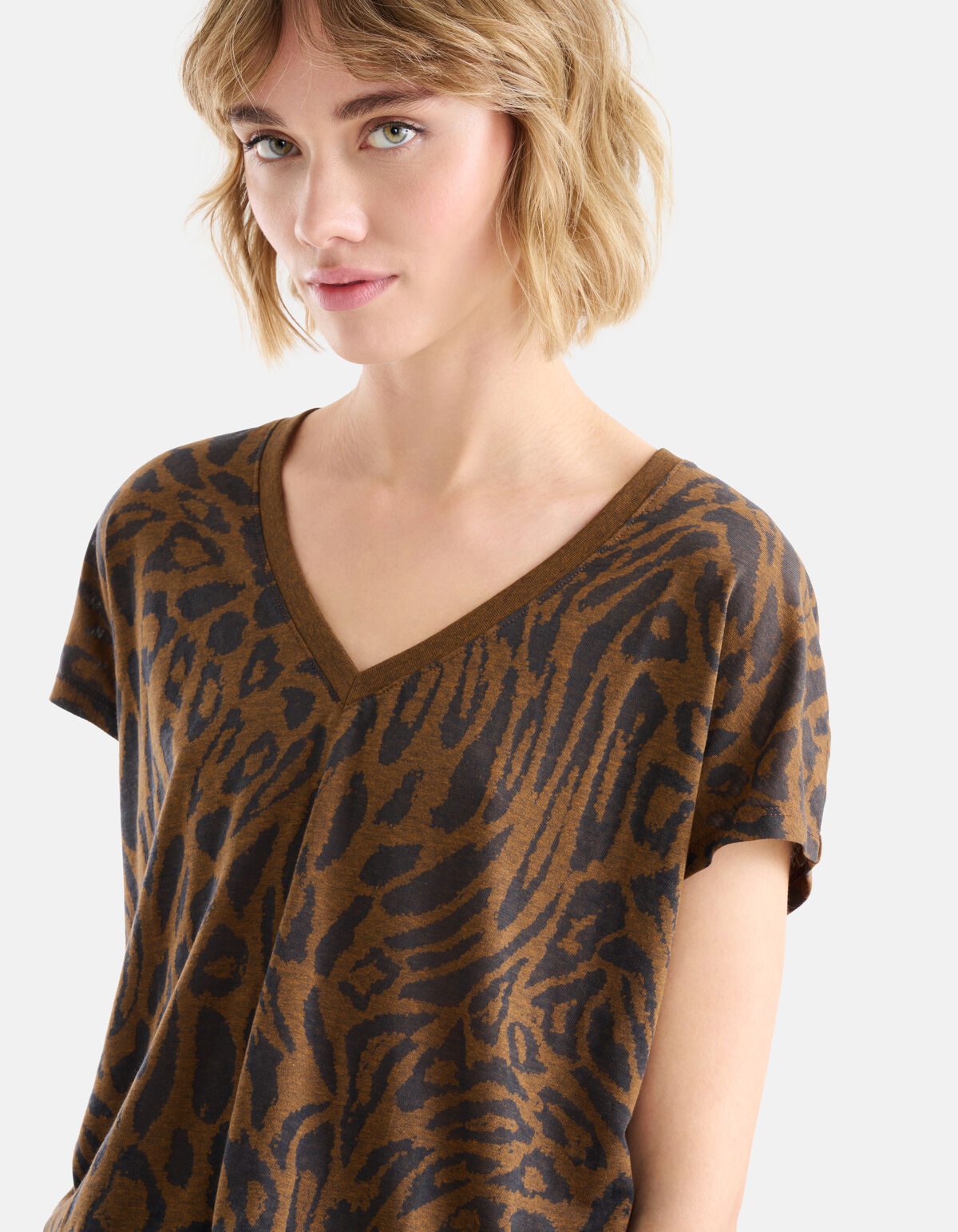 Leopardenmuster-T-Shirt mit V-Ausschnitt Braun SHOEBY WOMEN