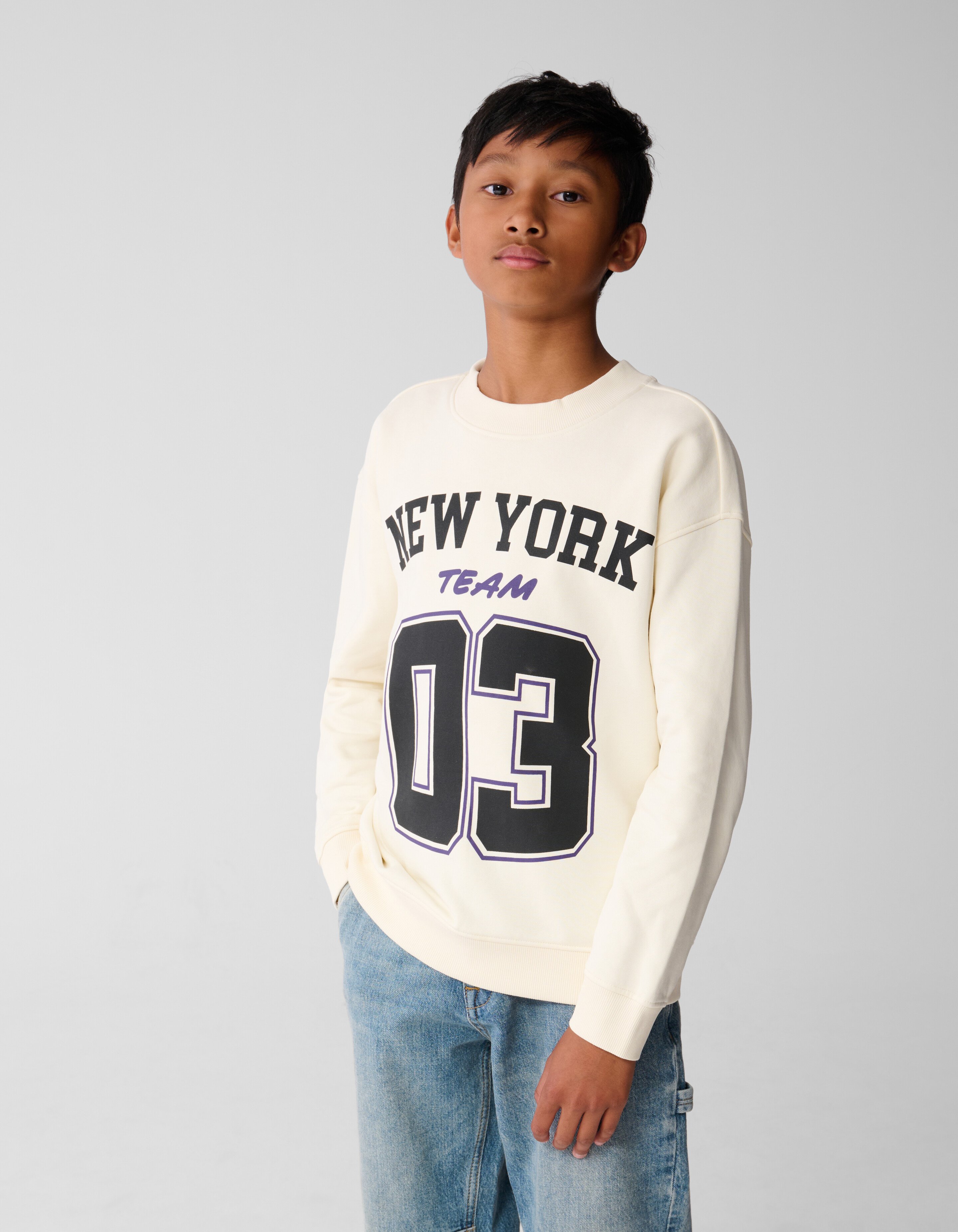 Pullover mit New York-Artwork in Off-White SHOEBY BOYS