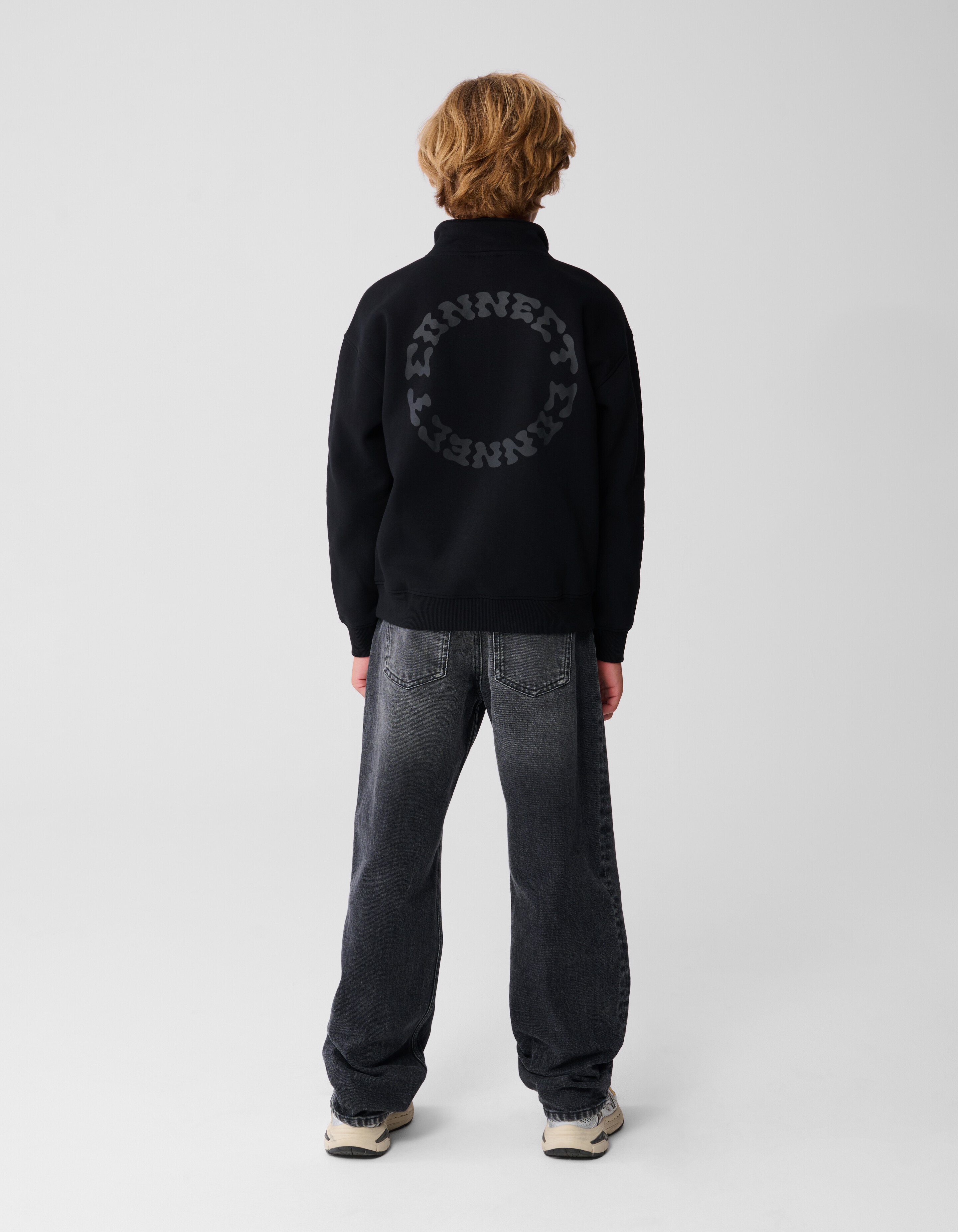 Schwarzer Pullover mit halbem Reißverschluss SHOEBY BOYS