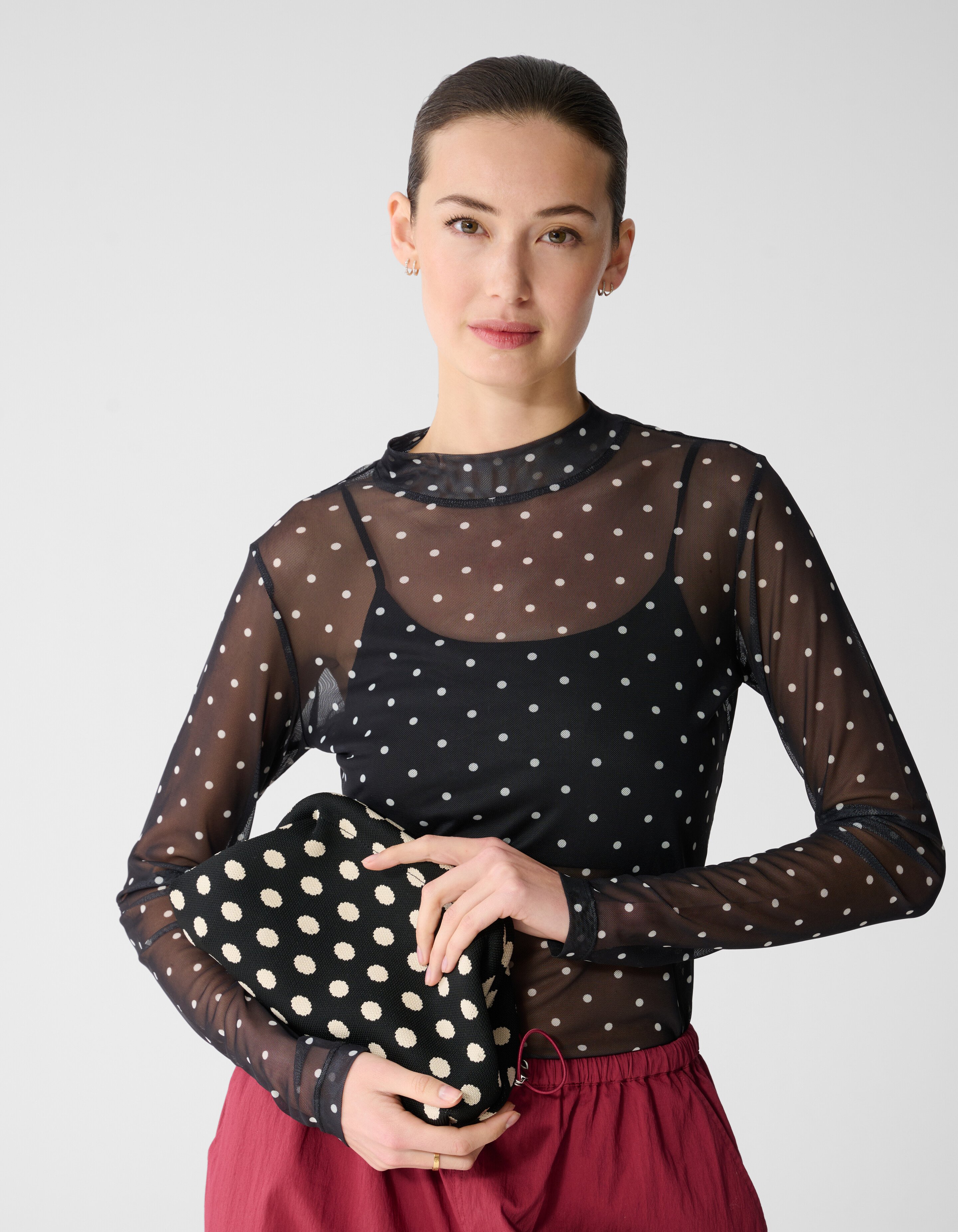 Gestrickte Clutch mit Punkten Schwarz SHOEBY ACCESSOIRES