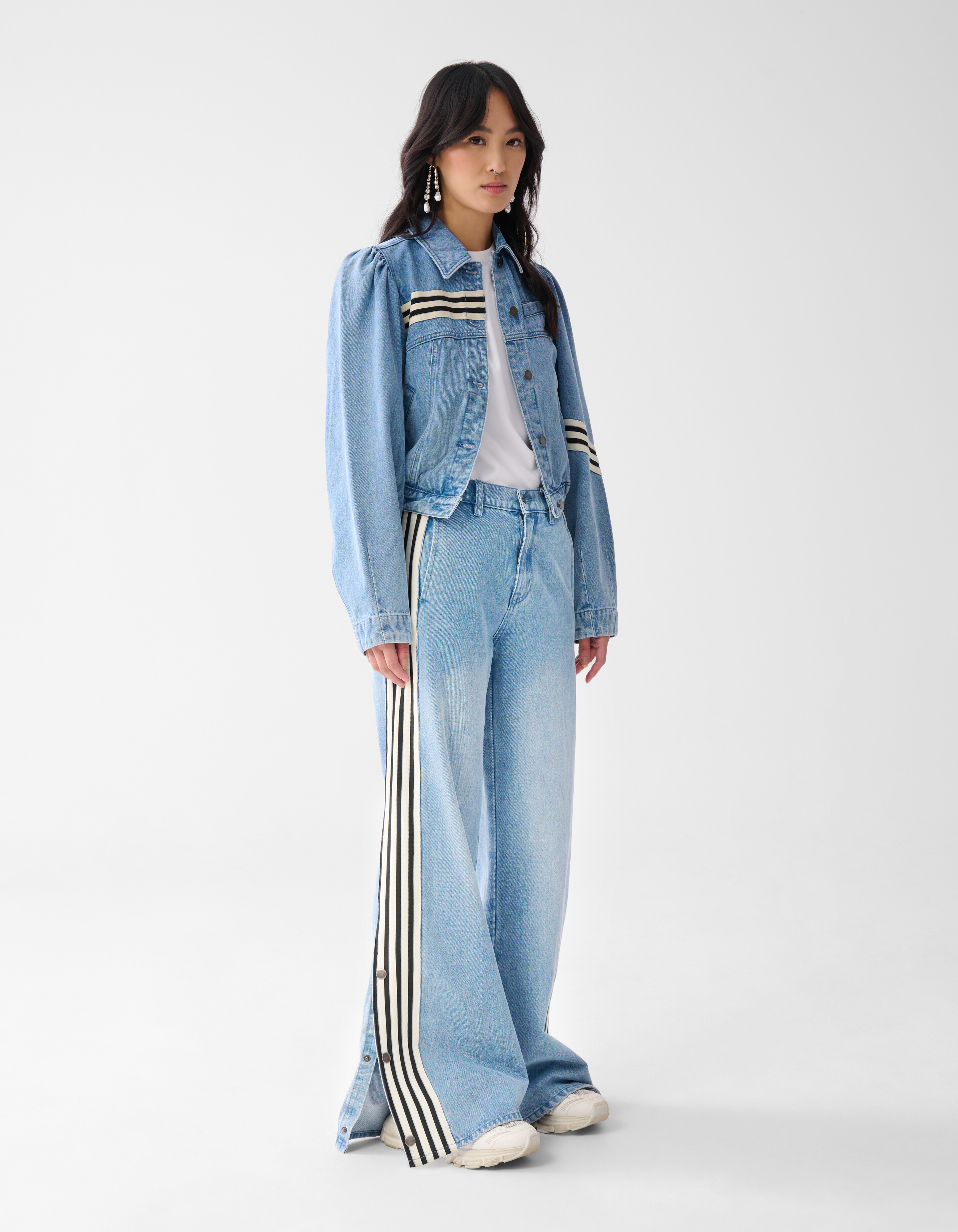 Sportliche Tape Wide Leg Fit Jeans Blau SHOEBY WOMEN