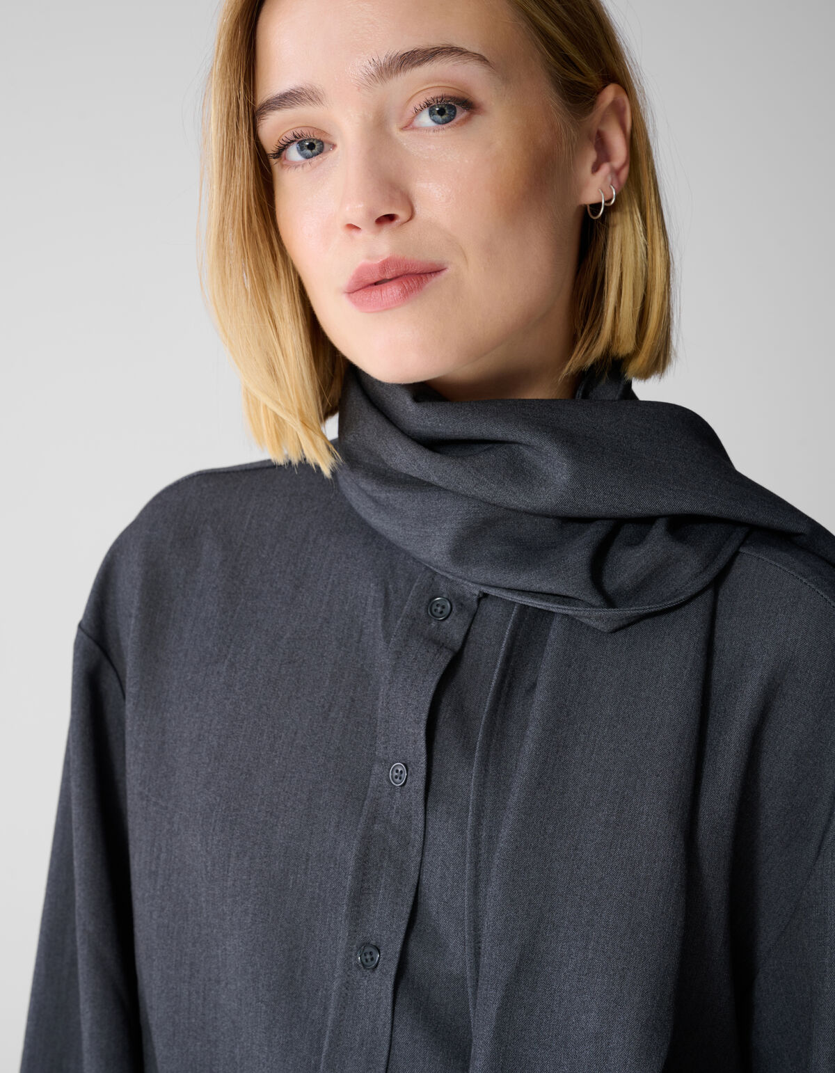Oversized Tailored Bluse in Dunkelgrau By SHOEBY WOMEN