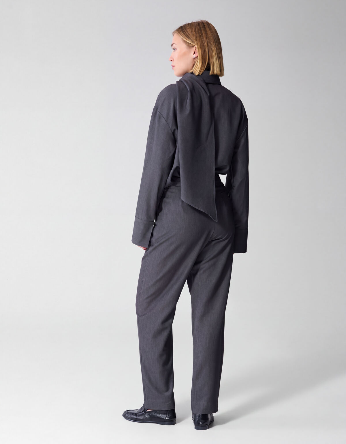 Oversized Tailored Bluse in Dunkelgrau By SHOEBY WOMEN