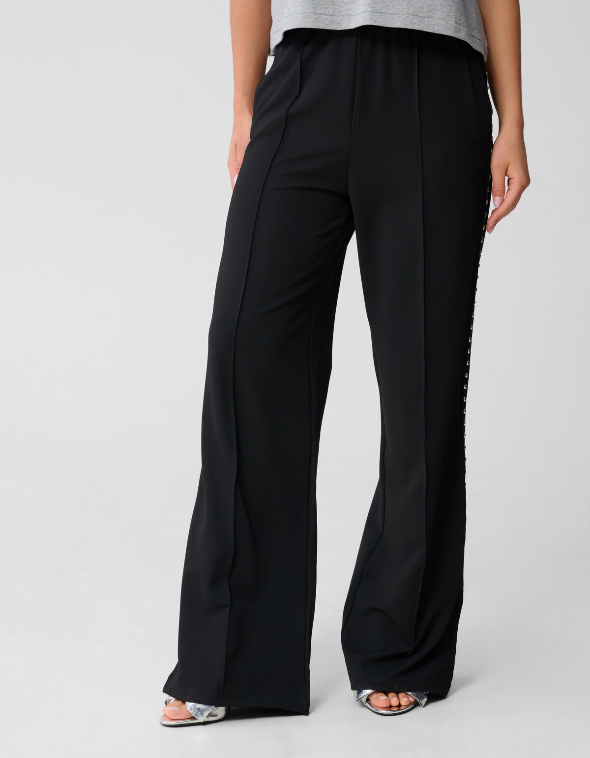 Hose mit weitem Bein und Nietenband in Schwarz SHOEBY WOMEN