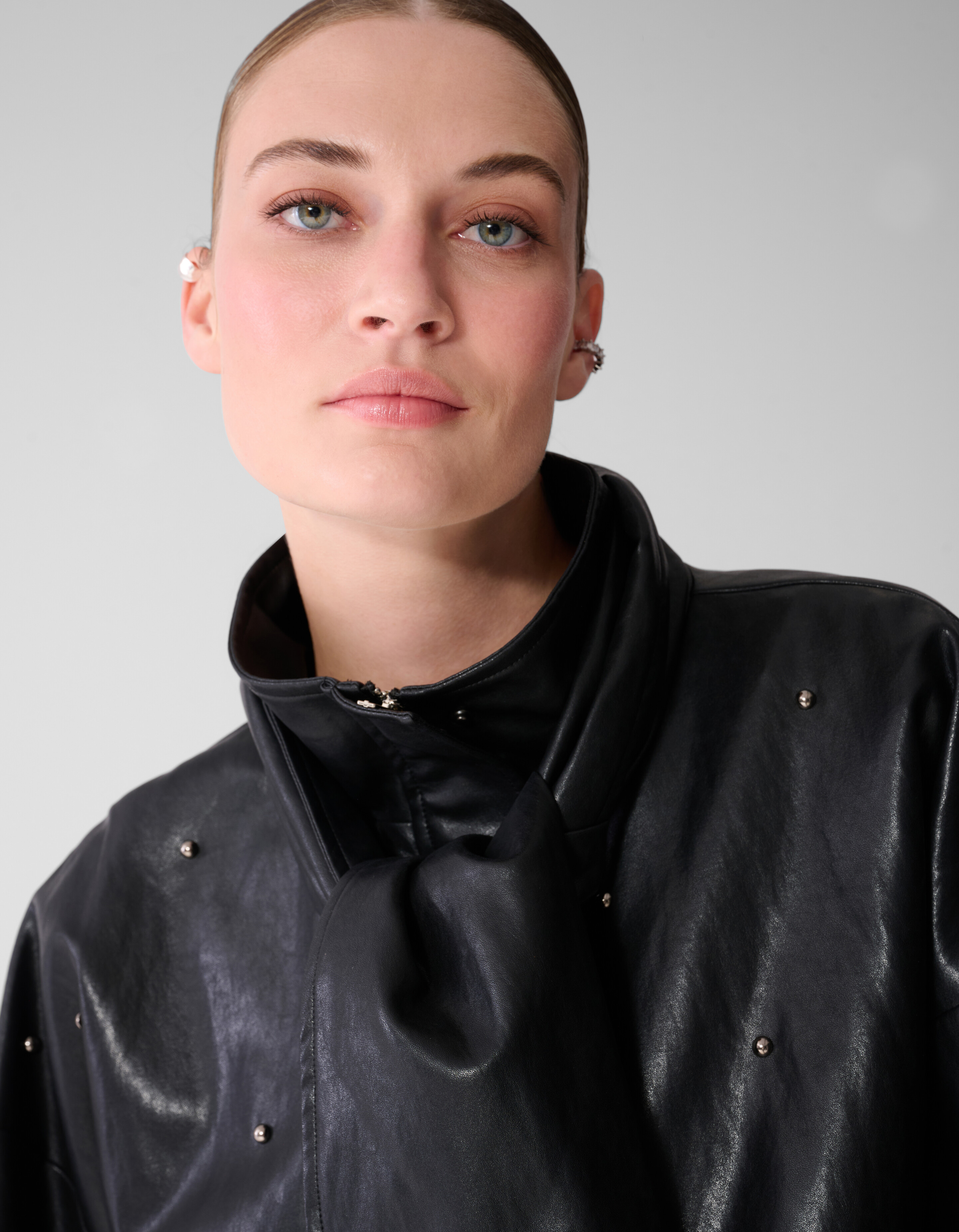 Bomberjack Aus Veganleder Mit Nieten Schwarz By Mi SHOEBY WOMEN
