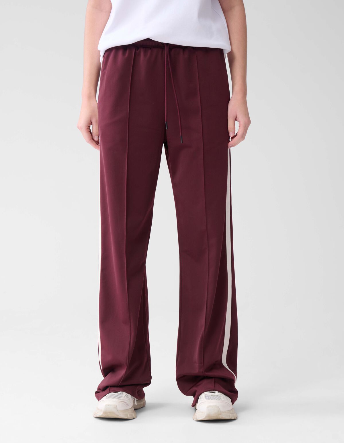 Sportliche Hose mit weitem Bein Bordeaux SHOEBY WOMEN