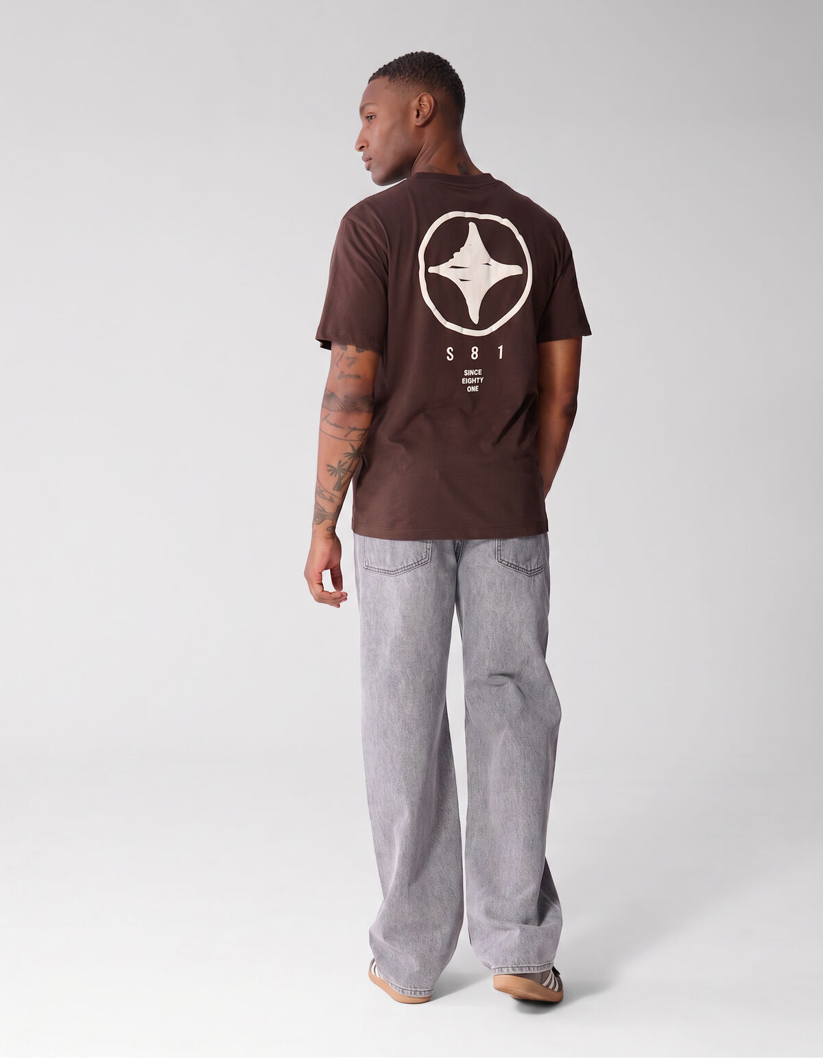T-Shirt mit Scratched Artwork-Motiv Dunkelbraun SHOEBY MEN