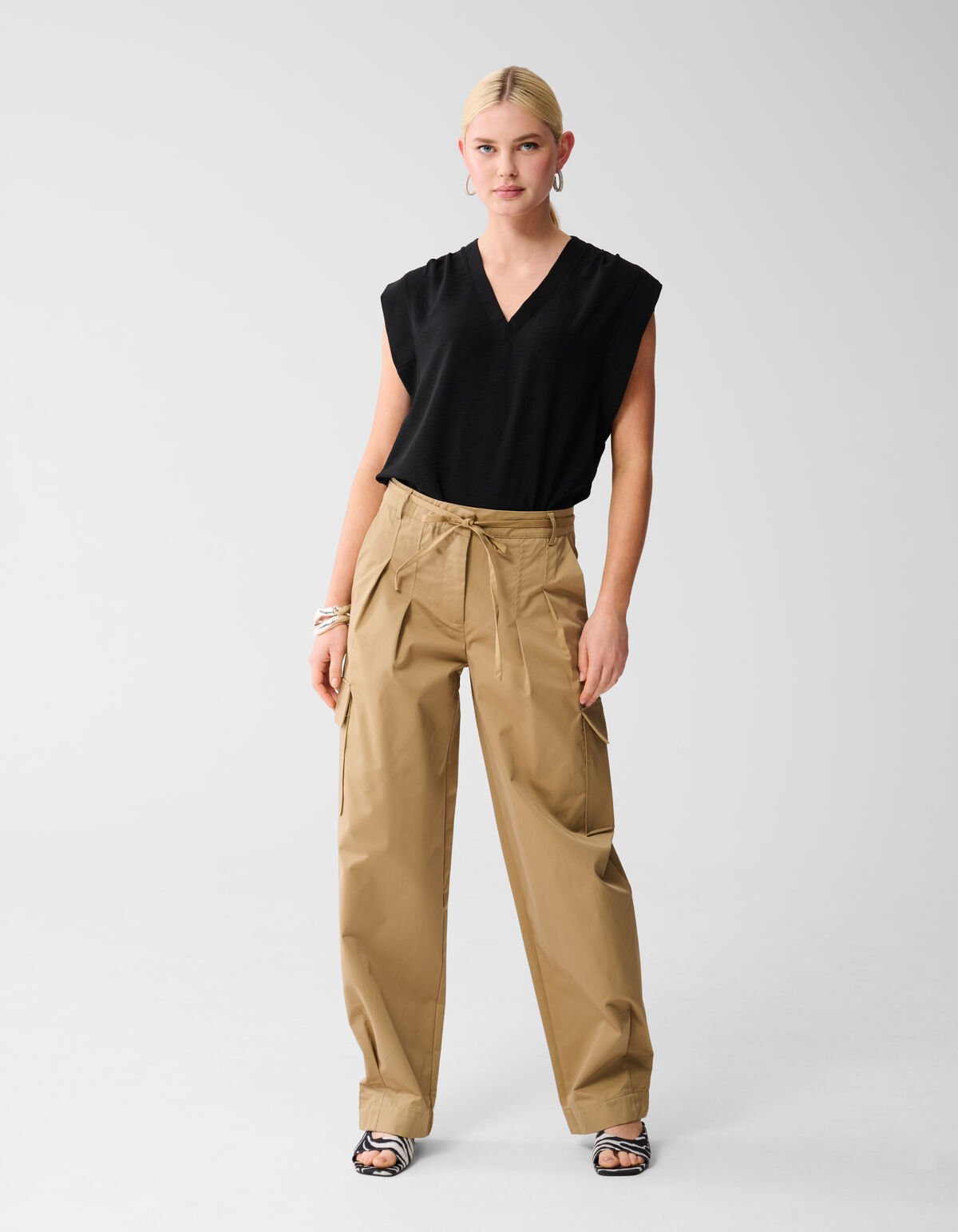 Top mit V-Ausschnitt Schwarz SHOEBY WOMEN