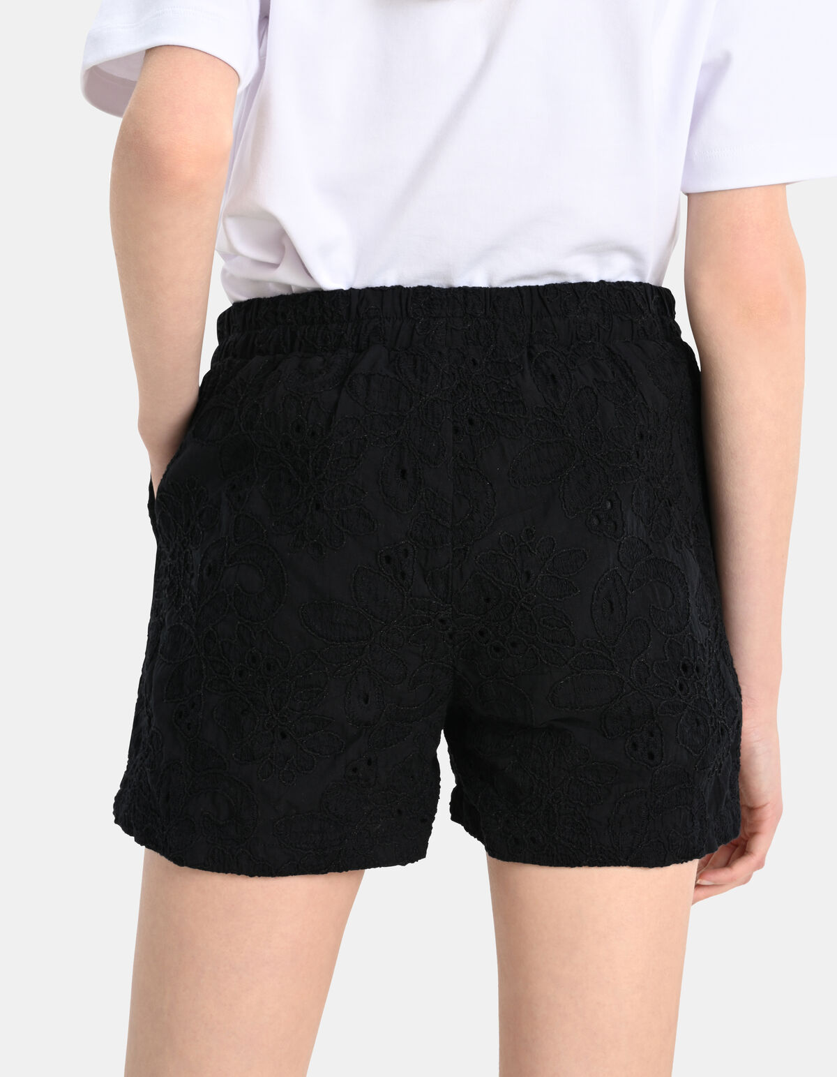 Embro Schwarze Shorts EKSEPT