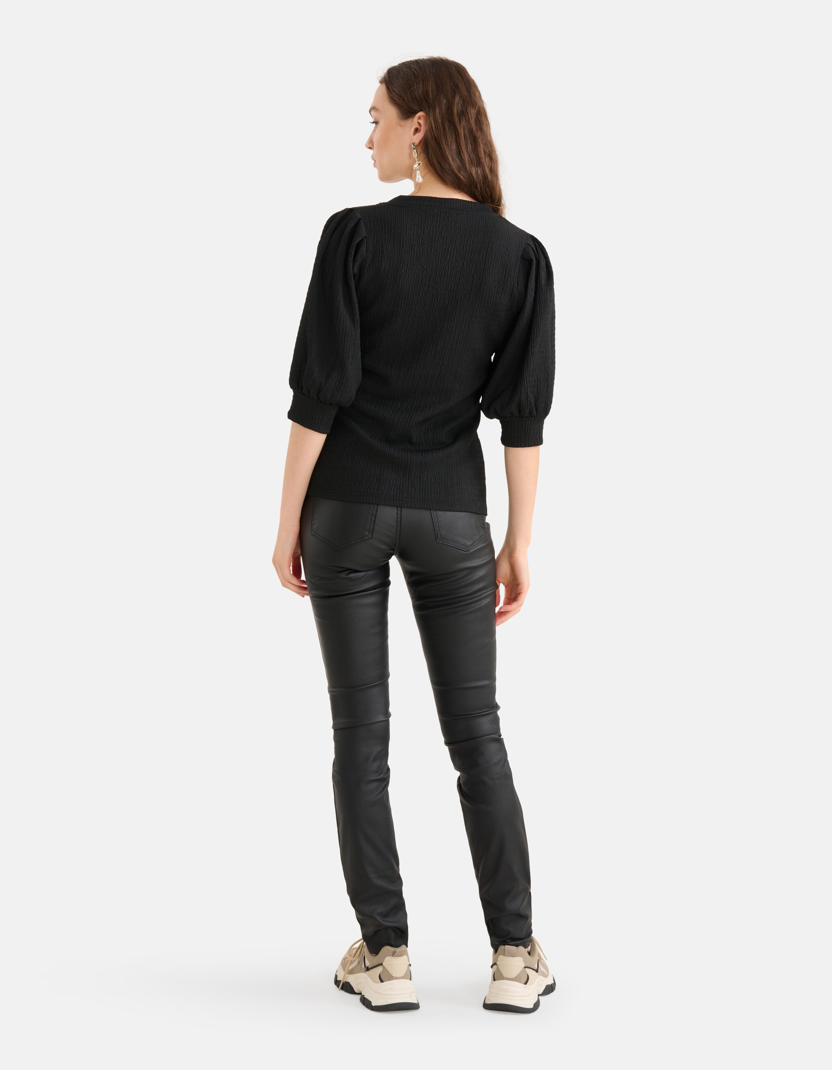 Crinkle Top mit V-Ausschnitt Schwarz SHOEBY WOMEN